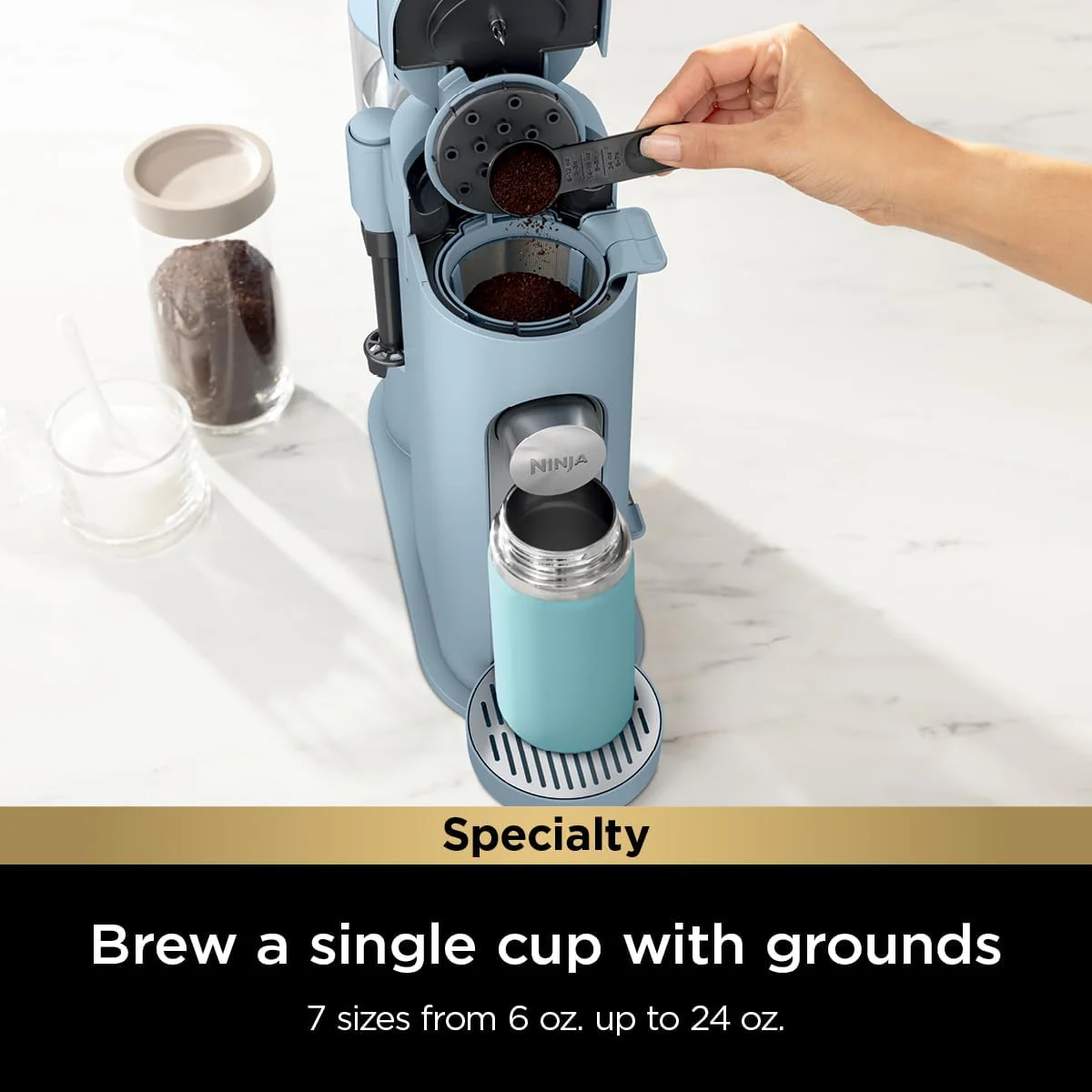 2025 Cafetera de porción individual Ninja Pods & Grounds, compatible con K-Cup, prepara café molido o cápsulas, diseño compacto, depósito de 56 oz, tamaños de taza de 6 oz a 24 oz para viaje, café frío, color piedra, modelo PB041ST