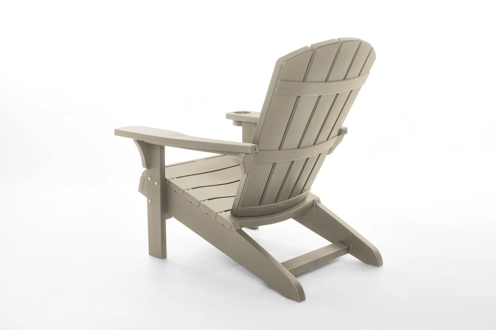 2025 Disfruta del encanto de la madera sin las complicaciones del mantenimiento con la silla Adirondack Keter Alpine en su moderno tono Silver Sage