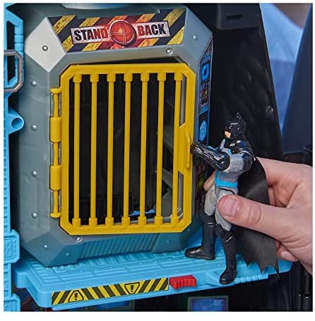 Batman, Bat-Tech Batcueva – Set de Juego Gigante Transformable con Figura Exclusiva de Batman de 4” y Accesorios