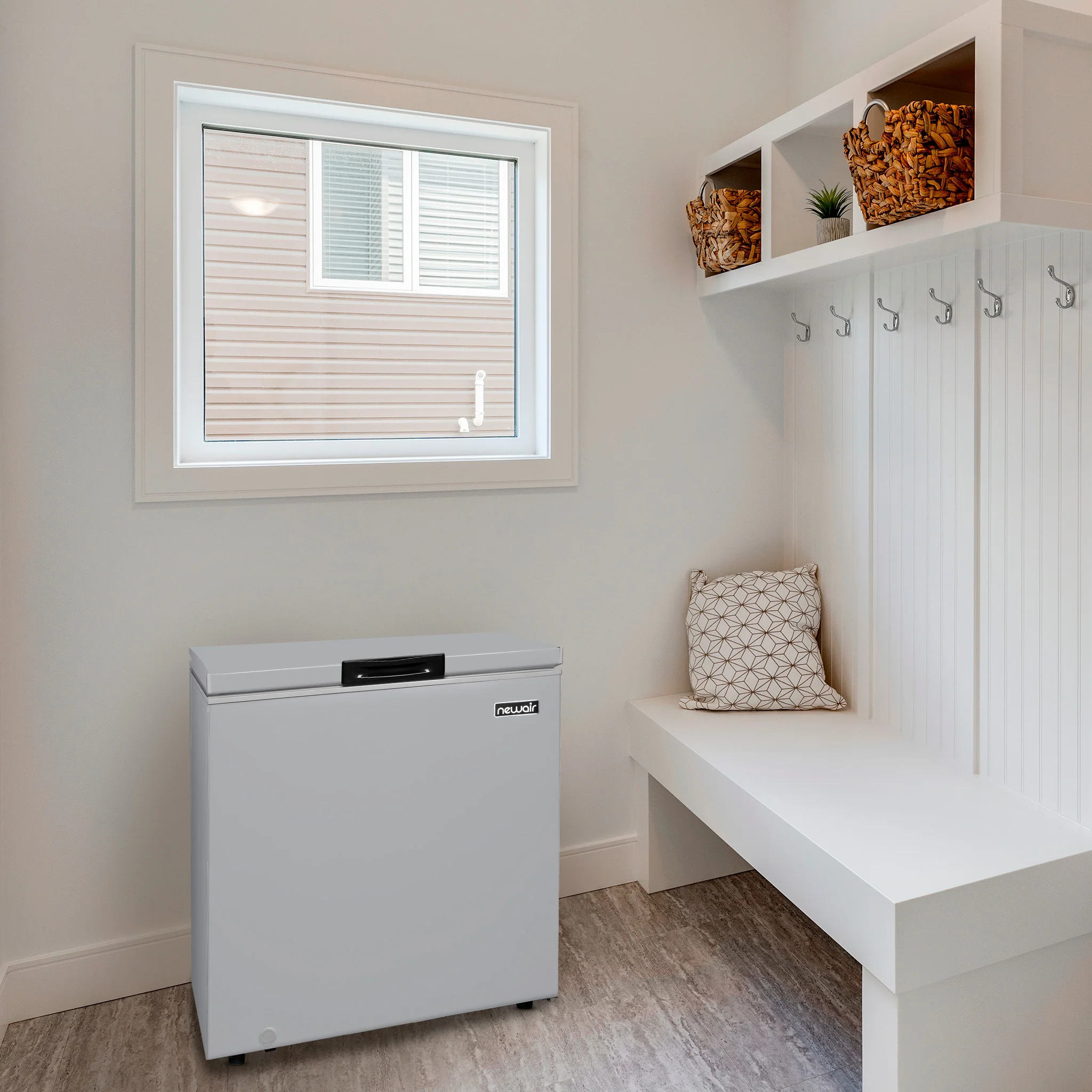 2025 Mini congelador Newair®, 5 pies cúbicos – Gris frío
