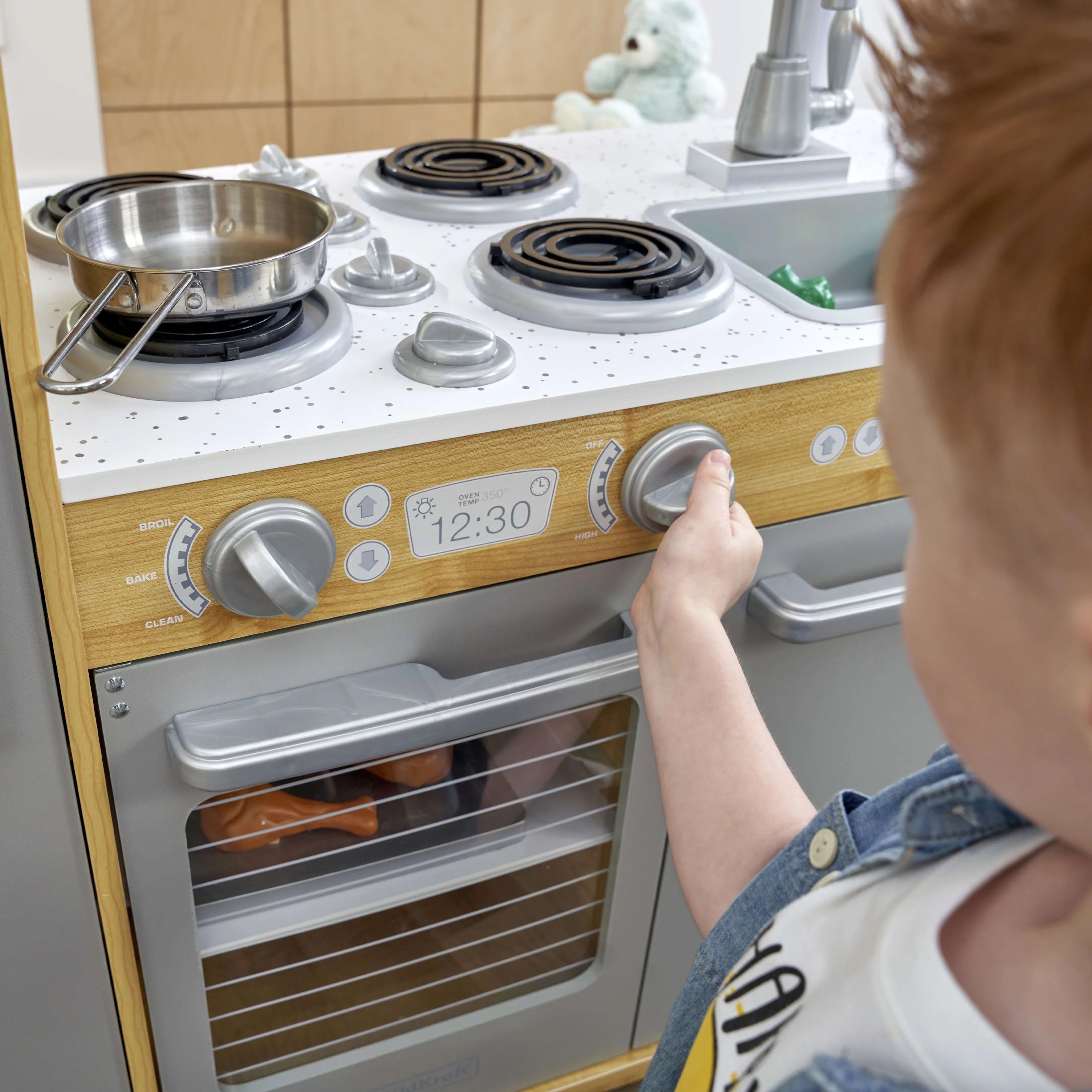 Cocina de Juego KidKraft Uptown Natural con Pizarrón y Soporte para Toallas