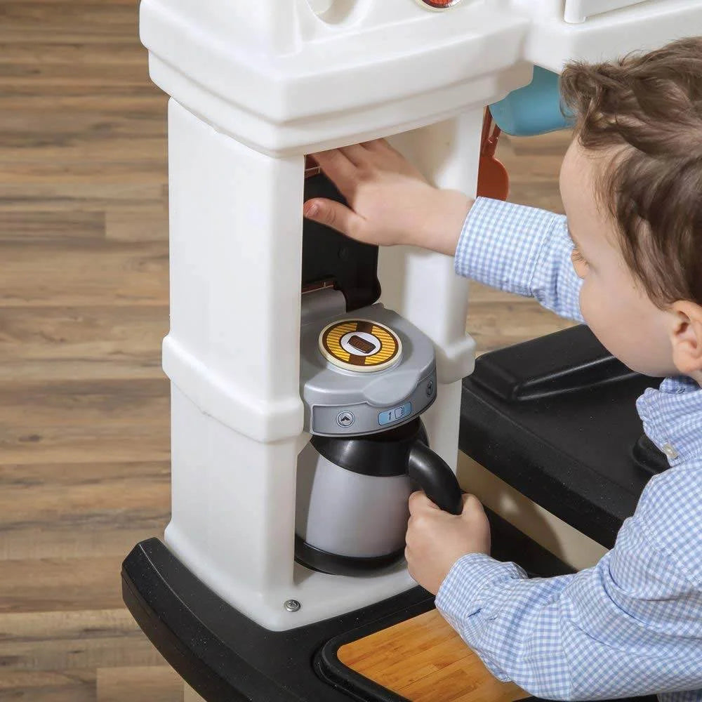 2025 Step2 Gran Cocina Gourmet Juguete para Niños en Color Blanco y Marrón con 35 Piezas de Accesorios