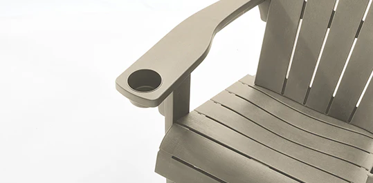 2025 Disfruta del encanto de la madera sin las complicaciones del mantenimiento con la silla Adirondack Keter Alpine en su moderno tono Silver Sage