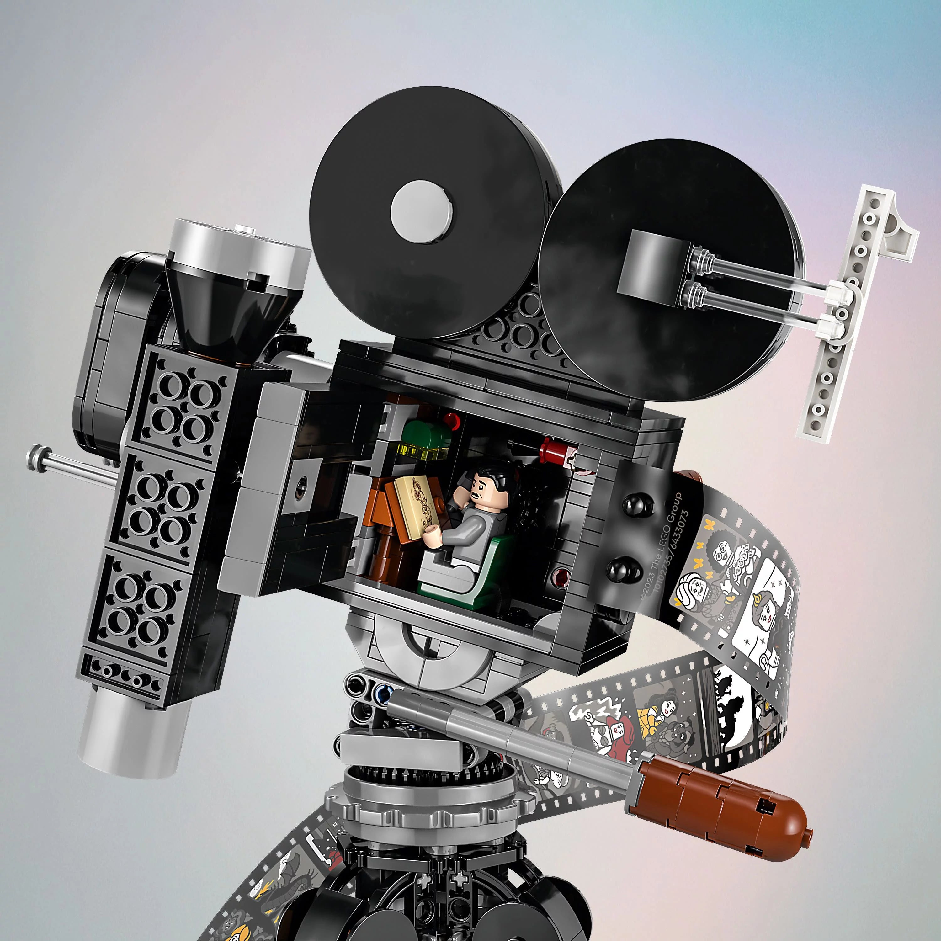 LEGO Disney Cámara Conmemorativa de Walt Disney 43230 – Set de Construcción para Fans de Disney, Celebra los 100 Años de Disney con una Pieza Coleccionable Perfecta para Jugar y Exhibir, Regalo Divertido para Constructores Adultos y Fans