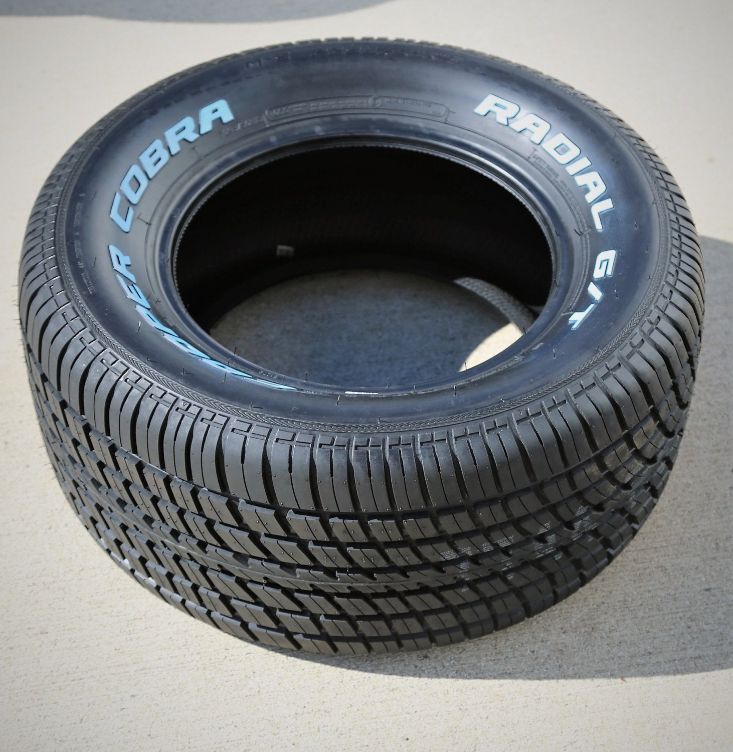 2025 Neumático Cooper Cobra Radial G/T 295/50R15 105S para Todo Tipo de Clima