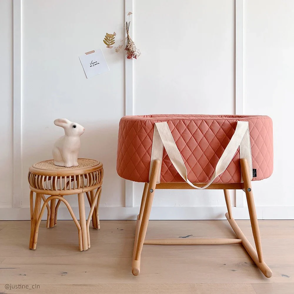 2025 Cesta para bebé KUKO Charlie Crane – Portátil con asas | Opción soporte de madera natural como cuna | Algodón orgánico y espuma de alta calidad | Para recién nacidos hasta que puedan sentarse o gatear | Sin soporte ni accesorios