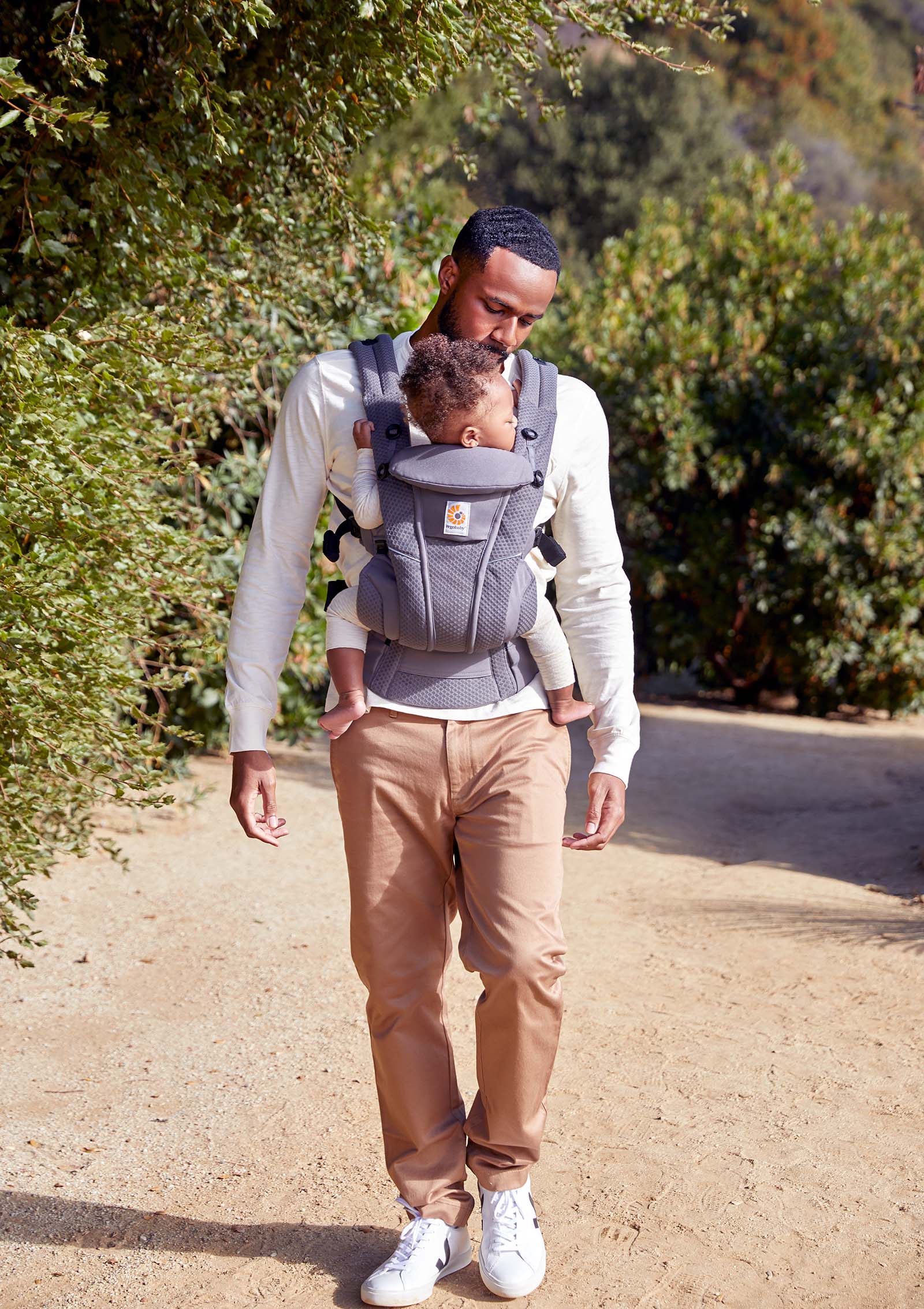 2025 Portabebés « Omni Breeze » Gris Grafito