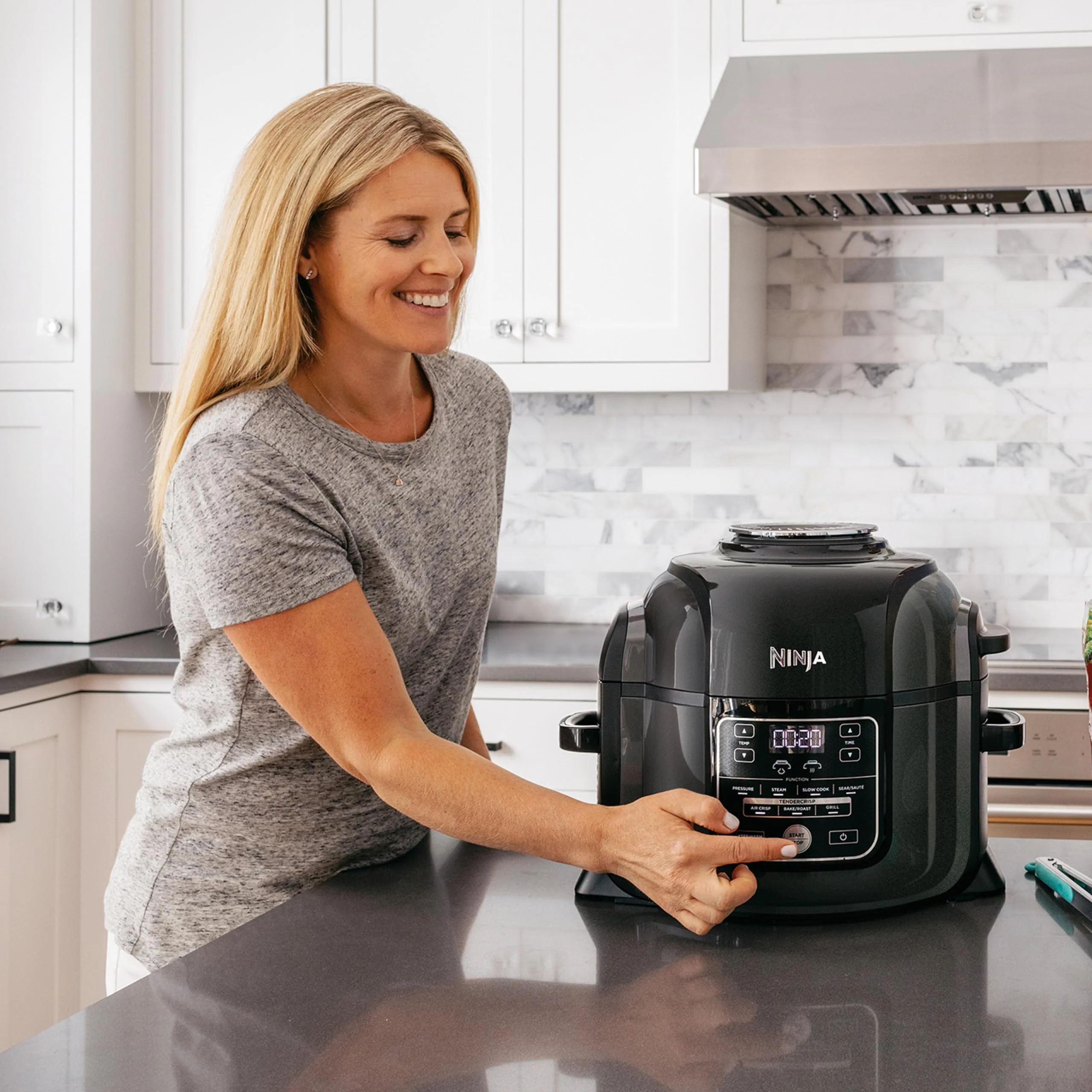 2025 Ninja Foodi Olla Multifunción, 6 L, olla multifunción 7 en 1, olla a presión rápida, freidora de aire caliente, cocción lenta, parrilla y más, acero cepillado y negro, OP300EU