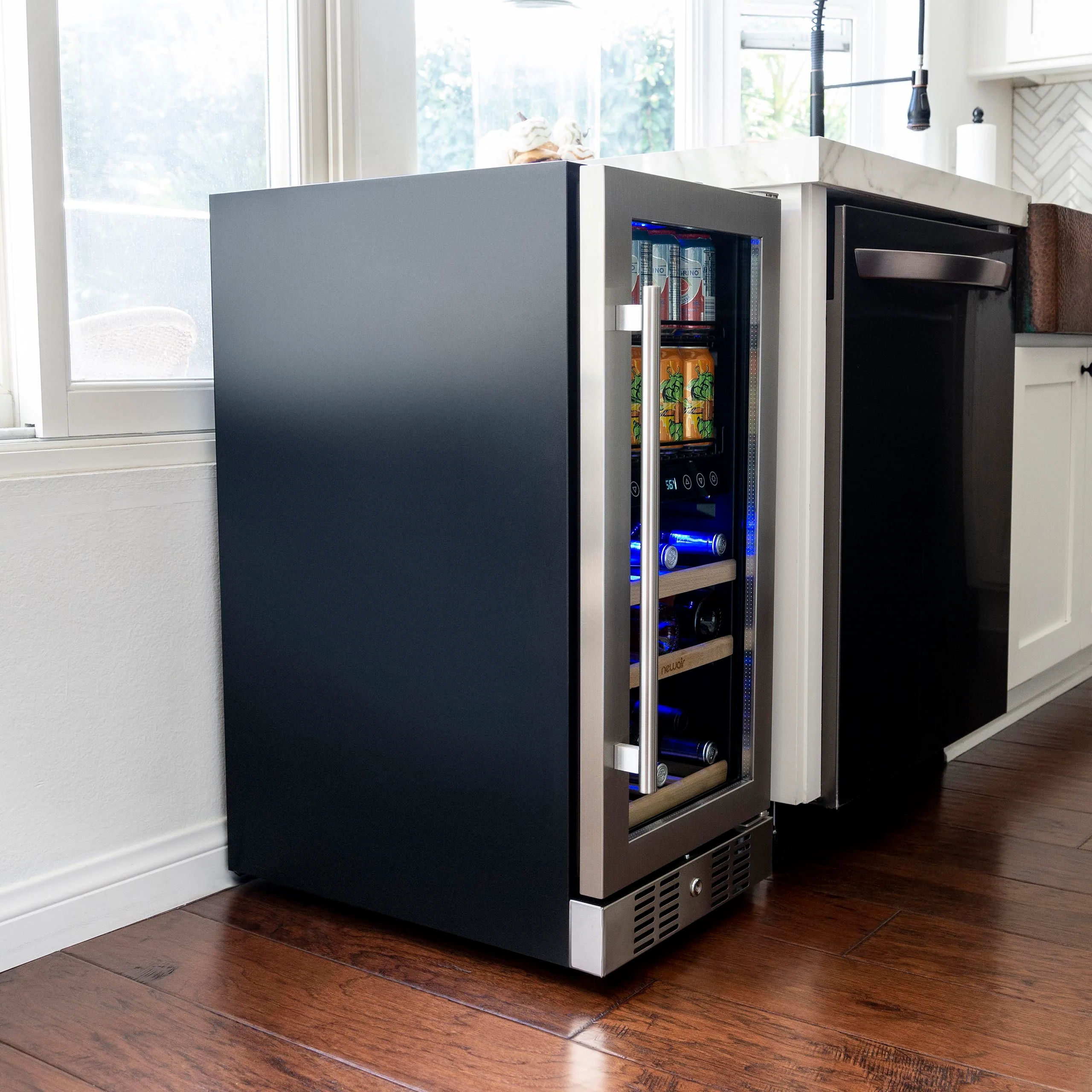 2025 Newair® Refrigerador Empotrable de Doble Zona para Bebidas – 48 Latas y 9 Botellas – 15 Pulgadas