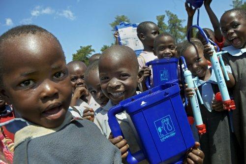 LifeStraw Family 1.0 Purificador de Agua Portátil de Gravedad para Preparación de Emergencias y Camping