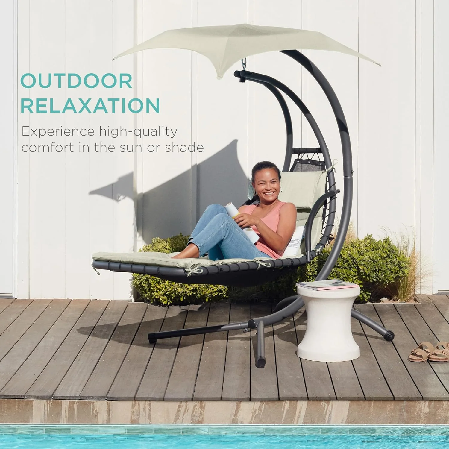 Chaise Longue Suspendue de Exterior Best Choice Products – Silla Balancín Curvada de Acero con Cojín Integrado y Toldo Desmontable – Gris Carbón