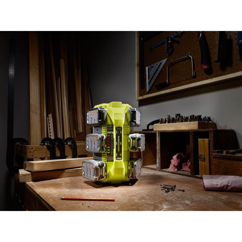 2025 RYOBI ONE+ Kit de Súper Cargador de 18V con (2) Baterías de 1.5 Ah y (2) Baterías de 4.0 Ah