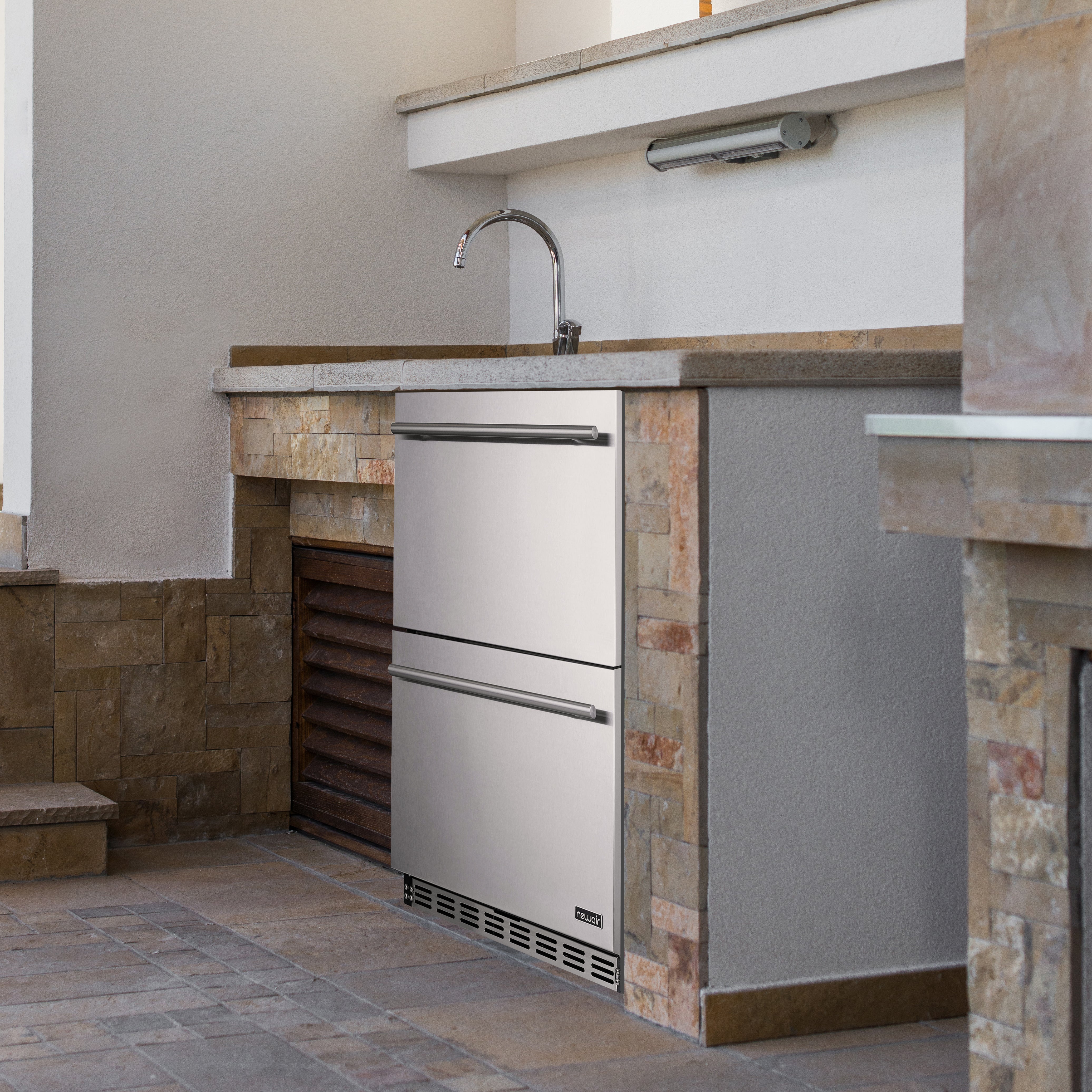 2025 Newair® Refrigerador de Bebidas Empotrable para Interior/Exterior - 80 Latas, 20 Botellas - 24”