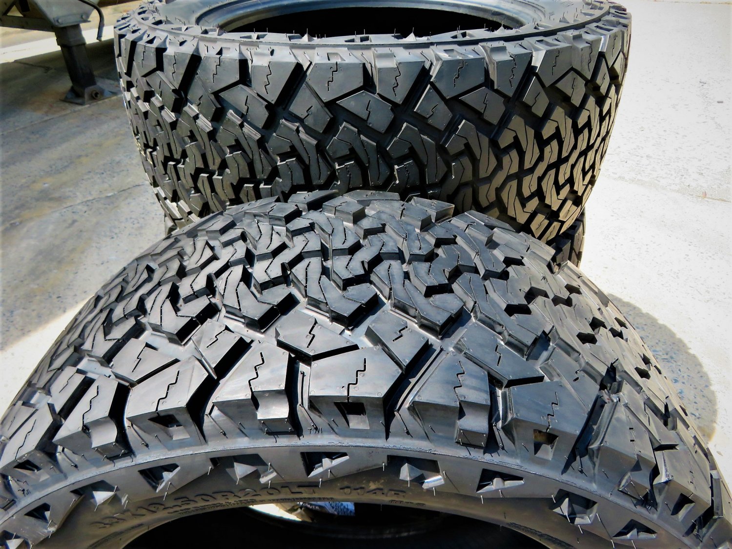 2025 Venom Power Terra Hunter X/T 275/60R20 115T XT Neumáticos Todo Terreno para Terrenos Extremos