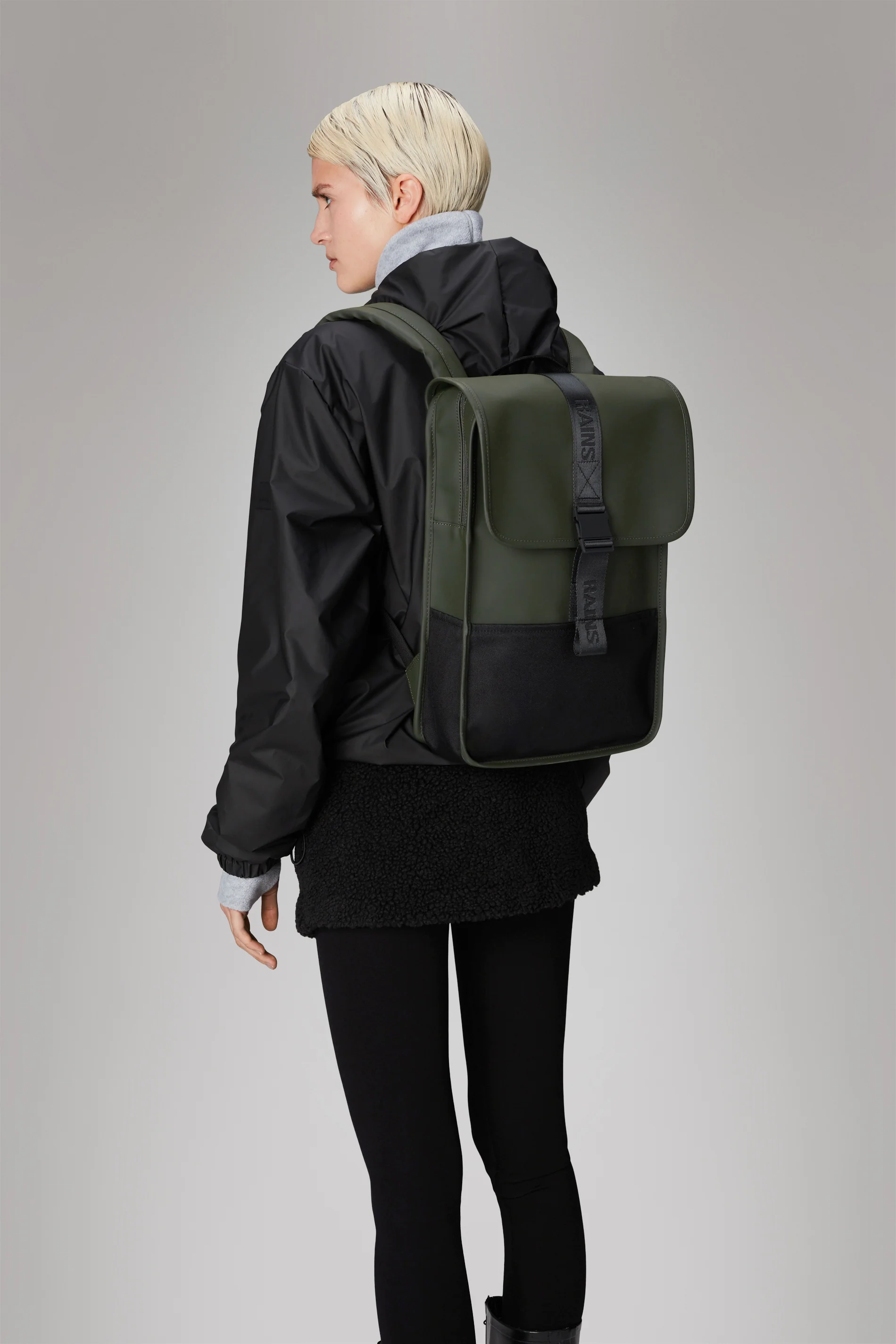 2025 Trail Backpack Mini – Mochila de Día Repelente al Agua (15