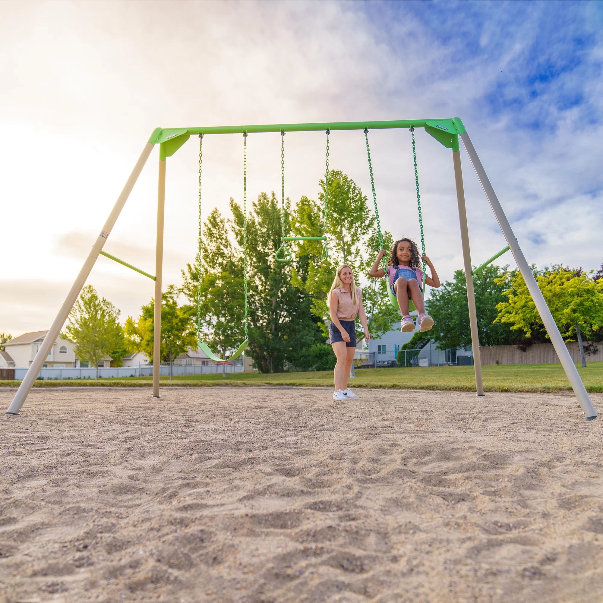 2025 Set de Columpios de Metal para Niños Lifetime con 2 Columpios de Cinta y Barra de Trapecio – 9 pies (91206)