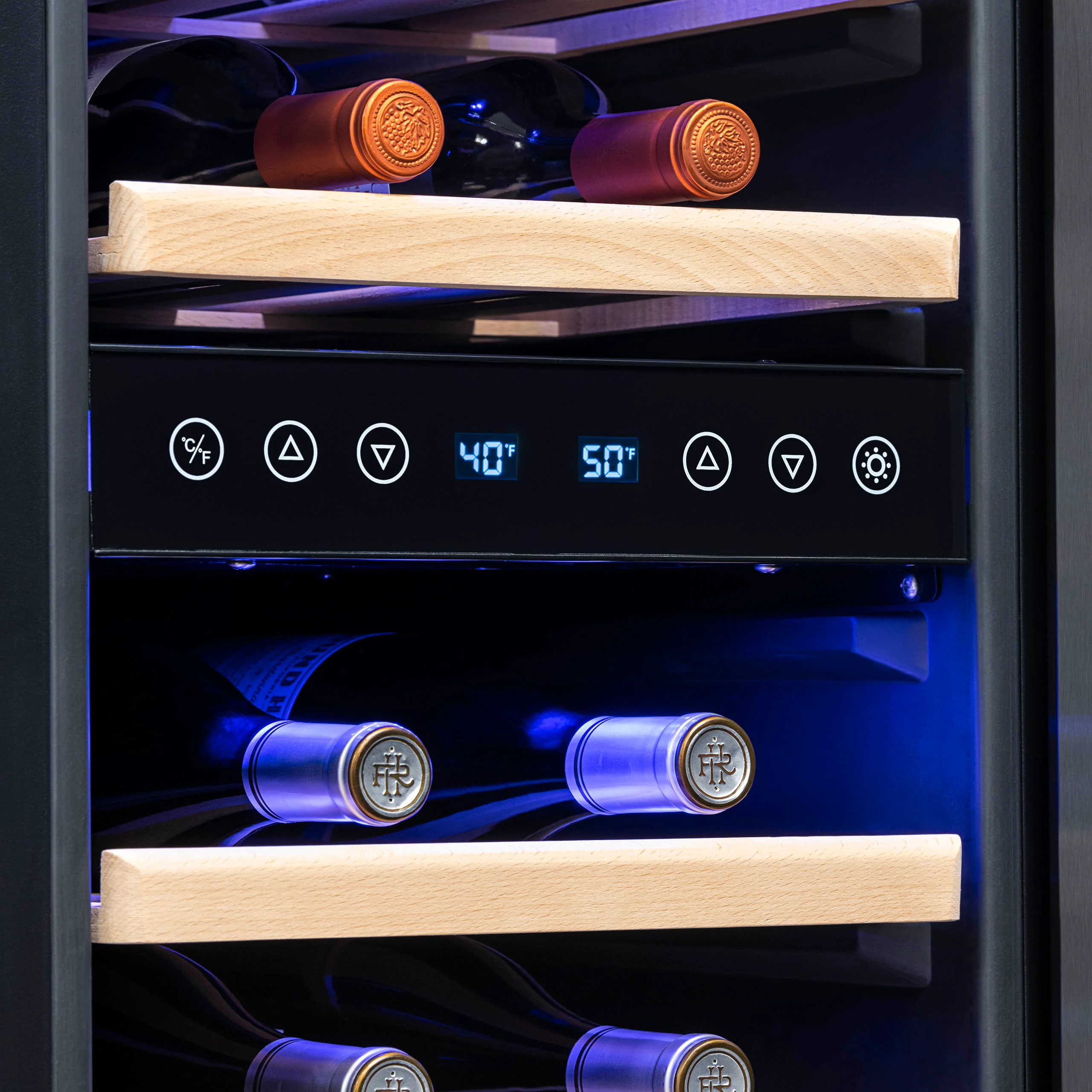 2025 Newair® Refrigerador de Vinos Empotrable Negro – 29 Botellas – 14,8