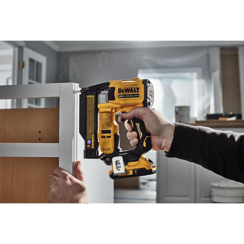Clavadora de Clavillos 23 Ga. Inalámbrica ATOMIC Compact Series 20V MAX Kit DCN623D1 – DEWALT