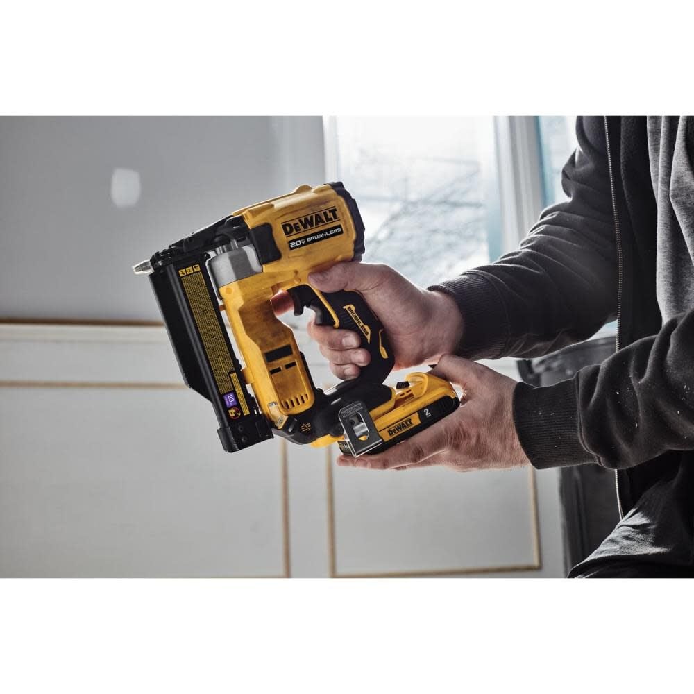 Clavadora de Clavillos 23 Ga. Inalámbrica ATOMIC Compact Series 20V MAX Kit DCN623D1 – DEWALT