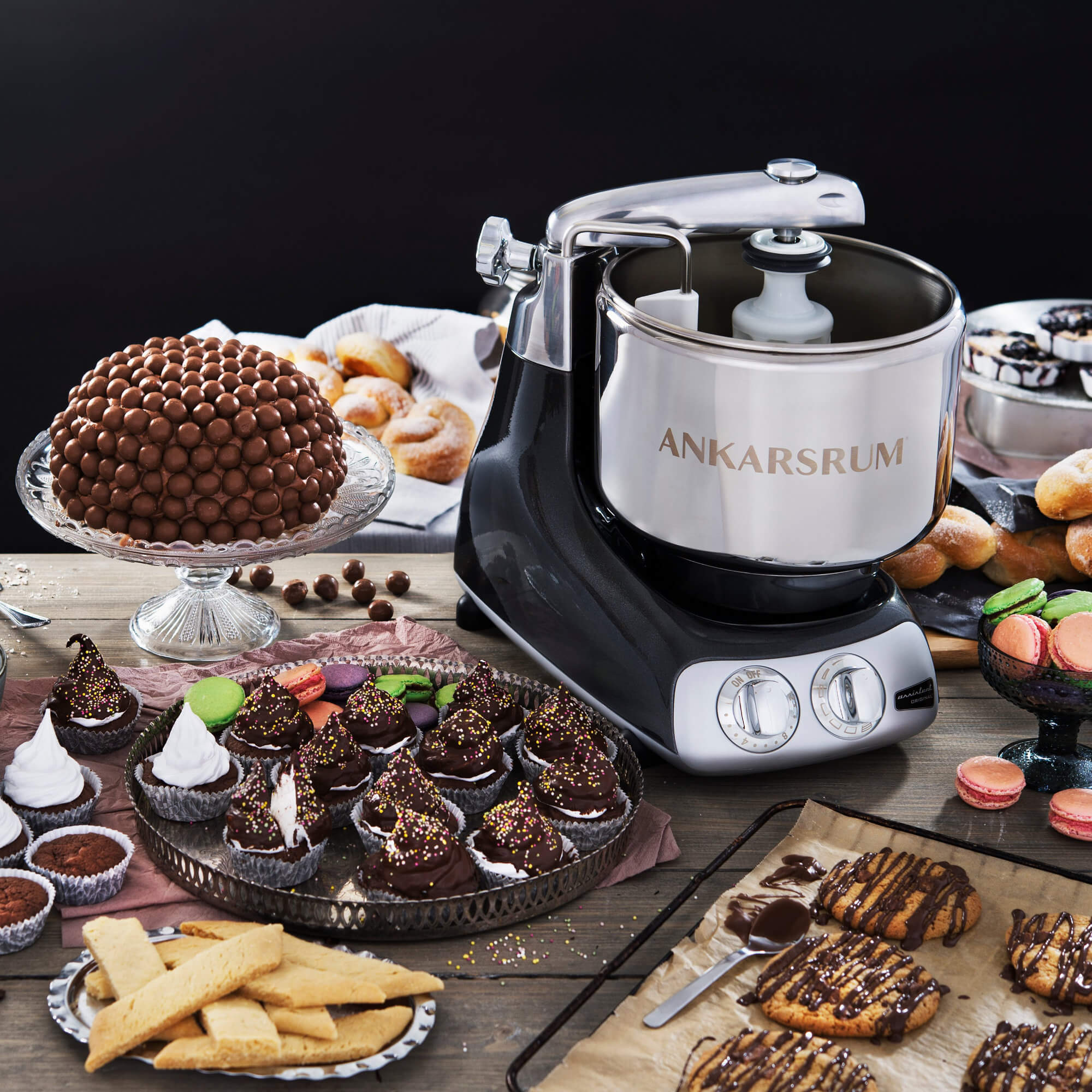 2025 Ankarsrum Assistent Original 6230 – robot de cocina multifuncional con diseño retro, bol de acero inoxidable 7L, motor de 1500W, accesorios variados, fabricación artesanal sueca, garantía de 7 años