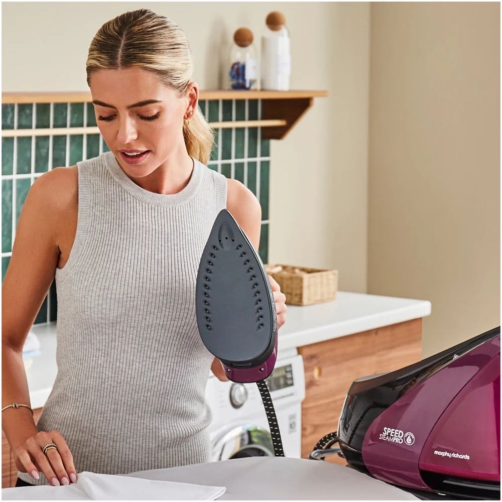 2025 Morphy Richards 332102 Speed Steam Pro - Centro de planchado con sistema de autolimpieza, 1,6L, Violeta - Planchado rápido y potente - Elimina las arrugas en una sola pasada