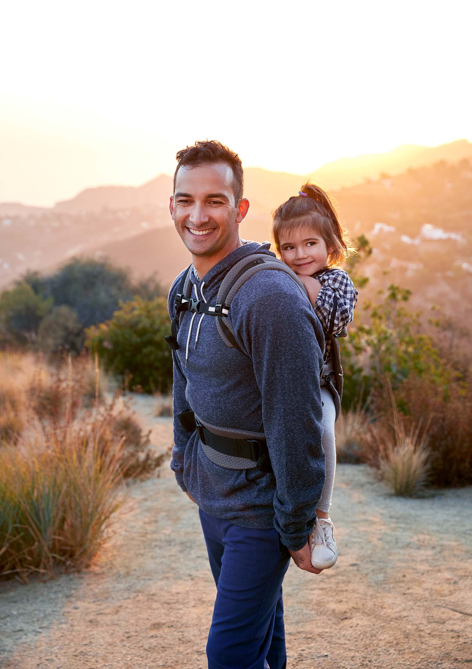 2025 Portabebés « Omni Breeze » Gris Grafito