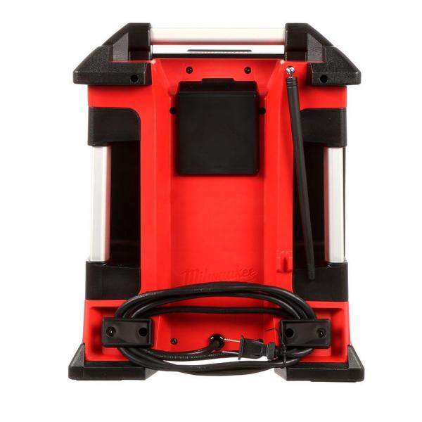 2025 Radio/Estación de Carga Milwaukee M18 con Batería de Ión-Litio y Bluetooth 2792-20