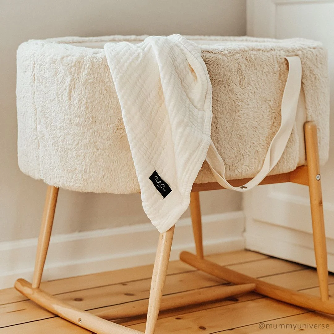 2025 Capazo para bebé Charlie Crane KUKO – Portátil con asas | Estructura de madera natural opcional como cuna | Funda de felpa 100 % poliéster | Espuma de polieter de alta calidad | Para recién nacidos hasta que puedan sentarse o trepar | Sin acceso