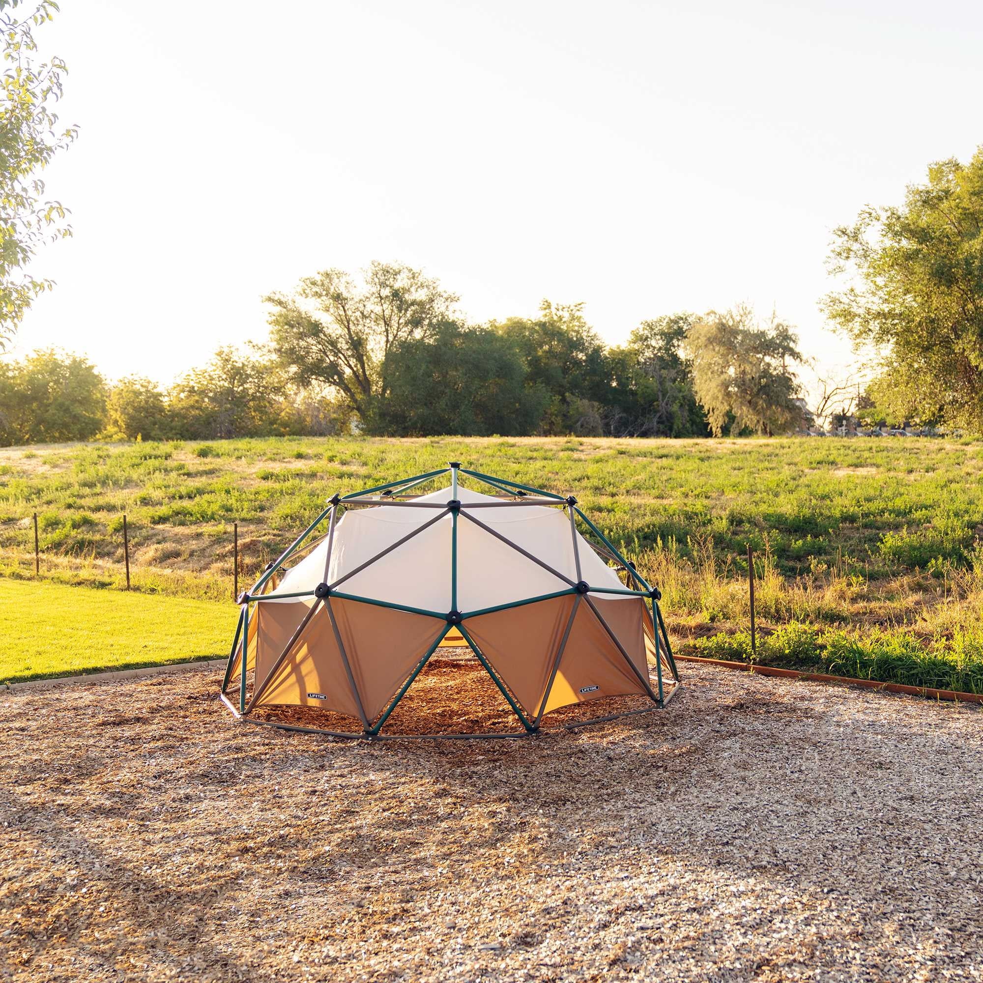 Lifetime Cúpula para Escalar al Aire Libre para Niños, 5 pies de Alto x 10 pies de Ancho con Dosel, Verde y Marrón (90612)