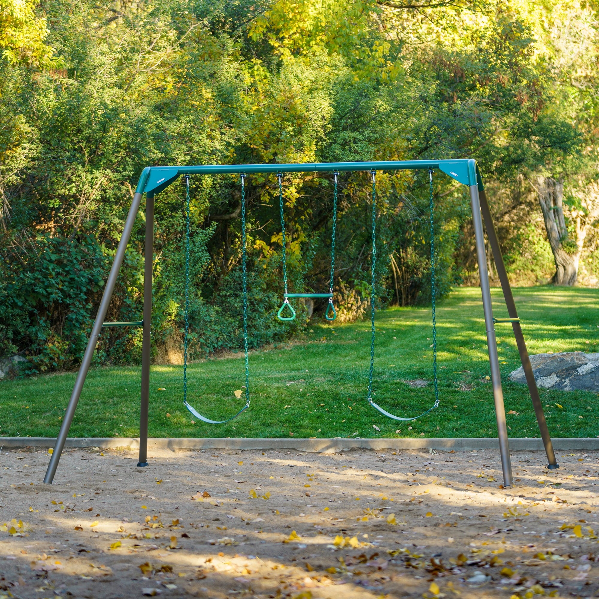 2025 Swing Set Metálico para Niños Lifetime con 2 Columpios y Barra de Trapecio – 9 pies (91137)