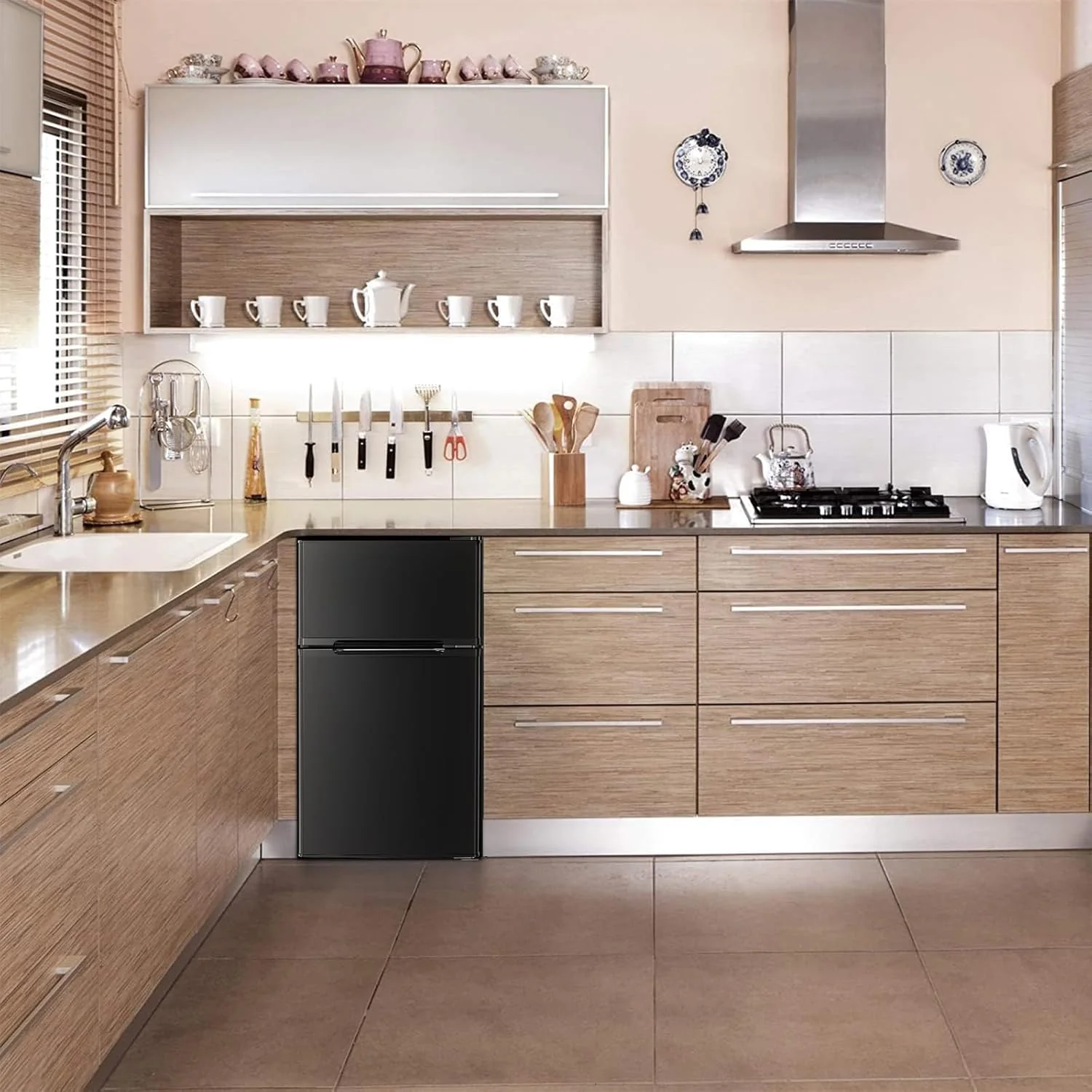 2025 Refrigerador compacto Antarctic Star con congelador separado, mini nevera de doble puerta, estantes ajustables y desmontables, estilo retro de acero inoxidable, para sala/cocina/dormitorio/oficina, 3,2 pies³, verde