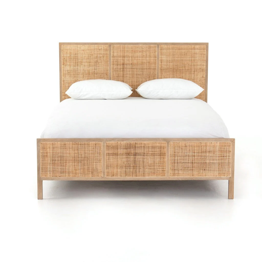Cama Sydney de Madera de Mango Natural y Ratán Tejido – Elegancia Natural y Textura Auténtica