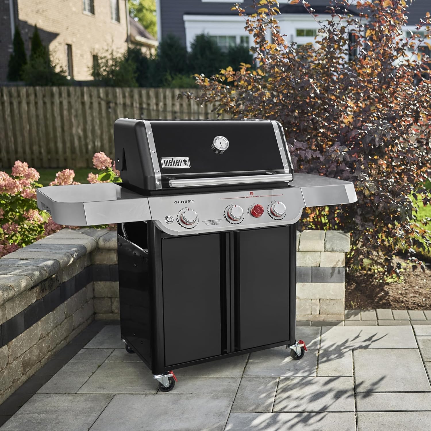 2025 Weber Genesis E-325 a gas propano, color negro
