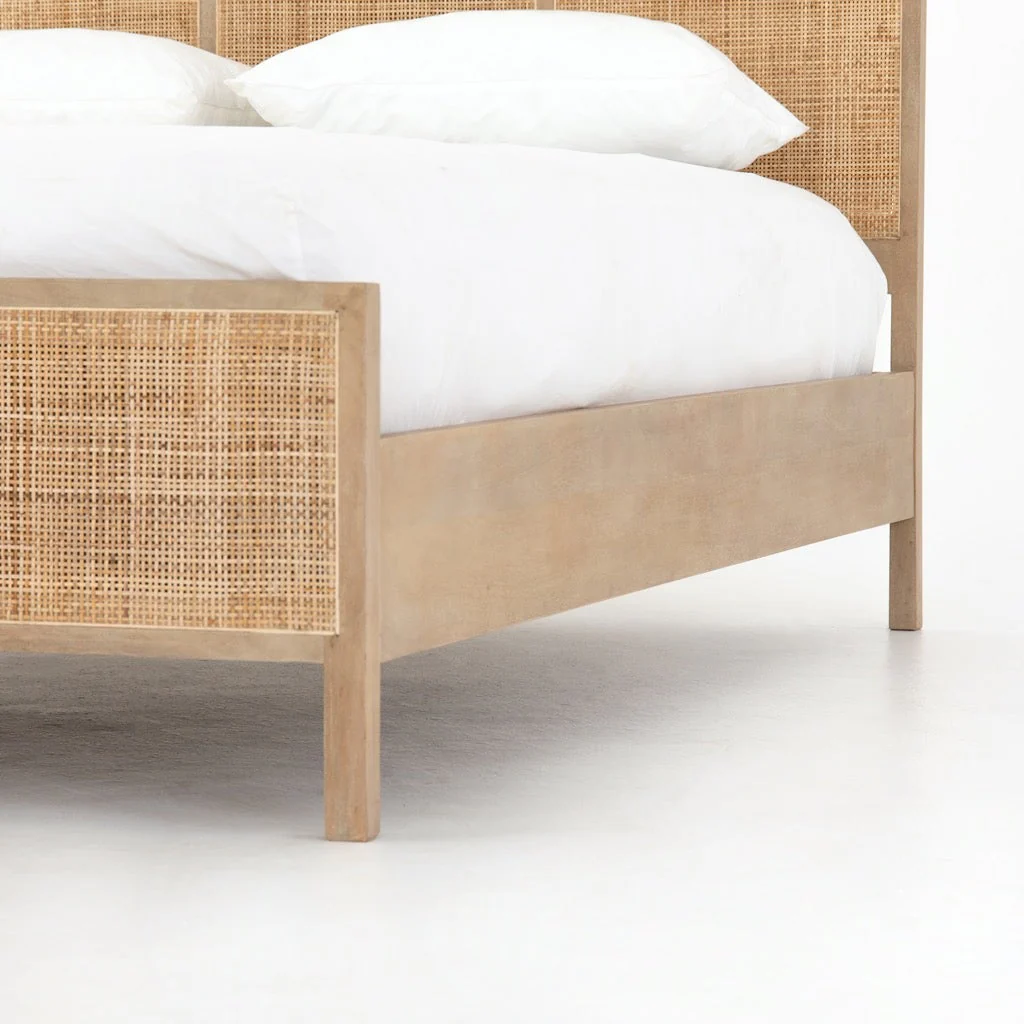 Cama Sydney de Madera de Mango Natural y Ratán Tejido – Elegancia Natural y Textura Auténtica