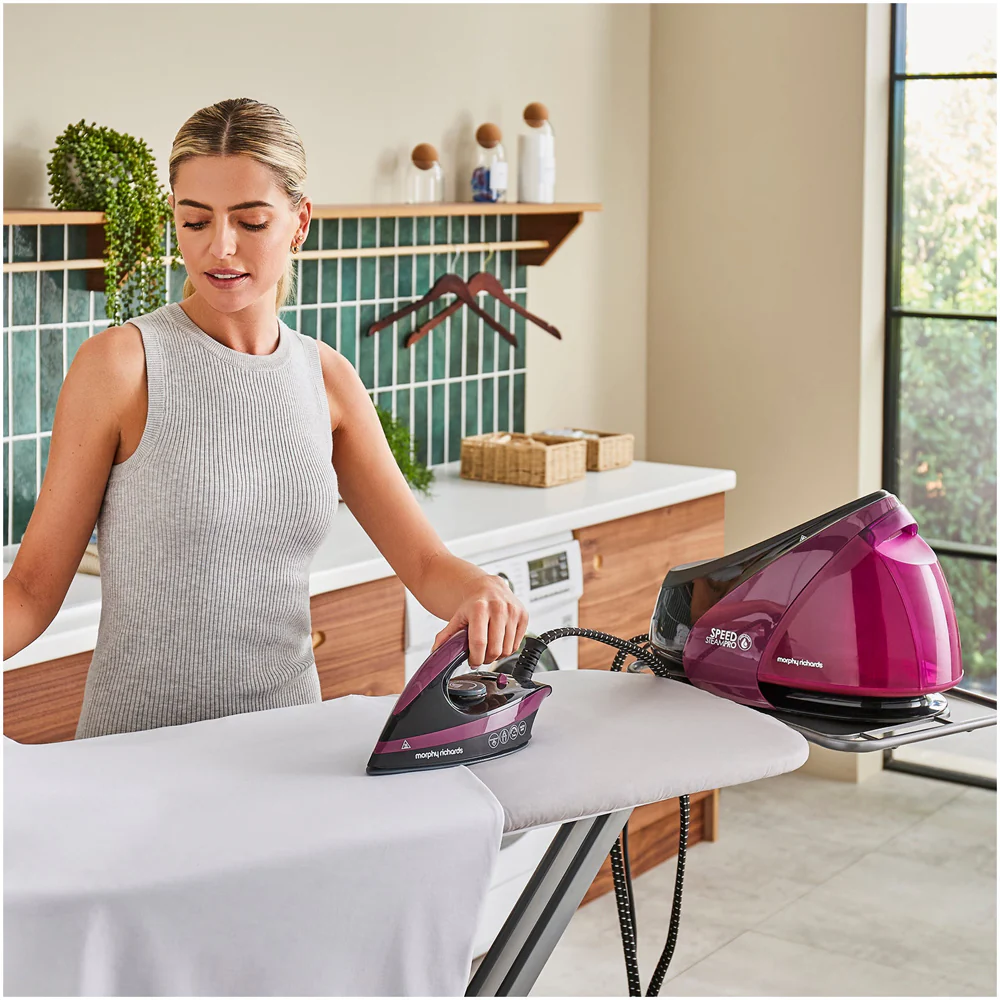 2025 Morphy Richards 332102 Speed Steam Pro - Centro de planchado con sistema de autolimpieza, 1,6L, Violeta - Planchado rápido y potente - Elimina las arrugas en una sola pasada