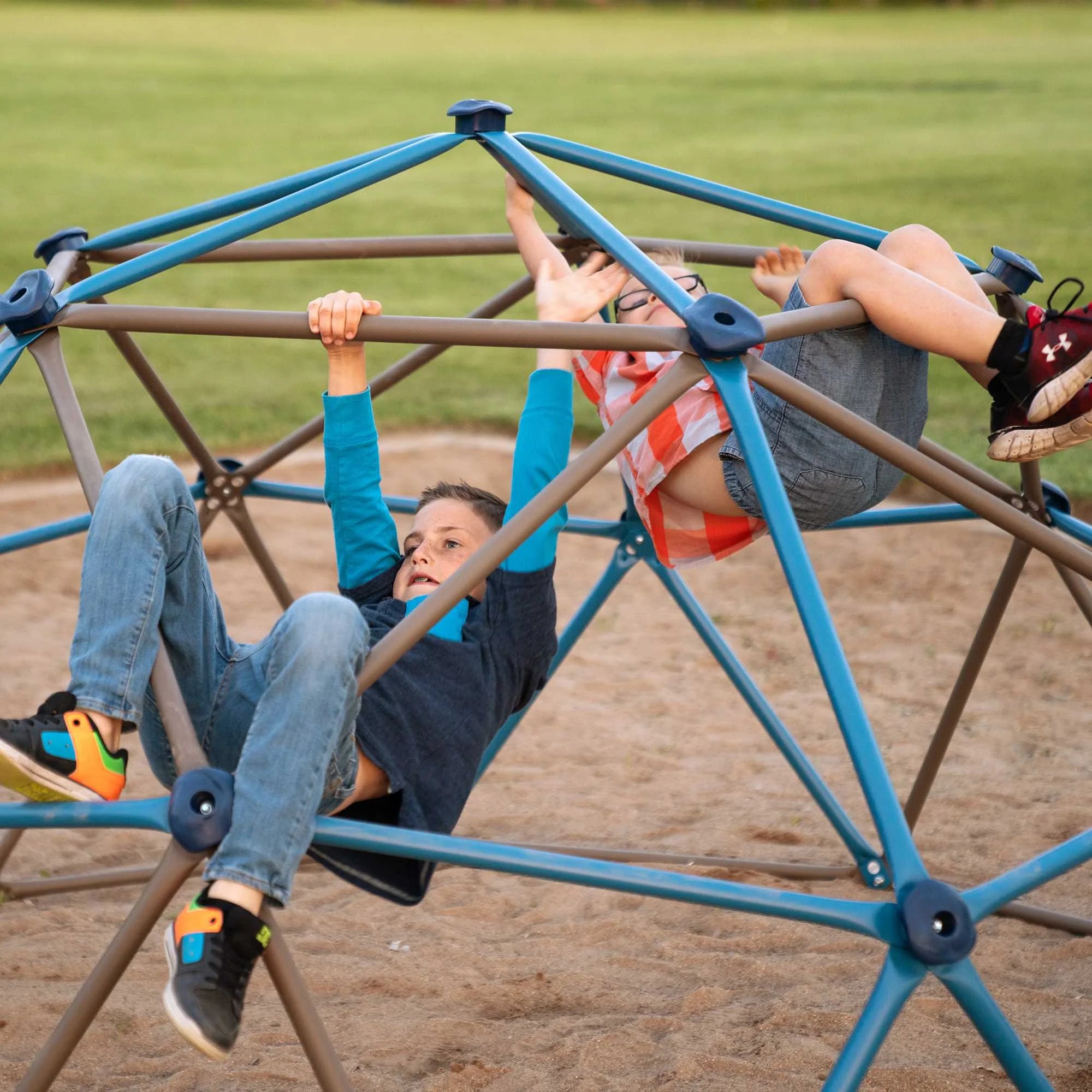 2025 Estructura de Escalada Infantil Lifetime 4.5 ft. H x 9 ft. W, Azul y Marrón (90939)