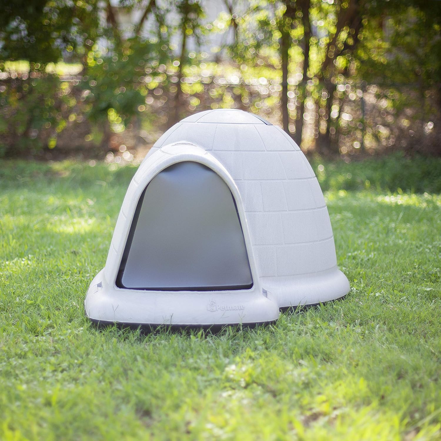 2025 Petmate Indigo Casa para Perros (Casa Tipo Igloo, Hecha en EE. UU. con 90% de Materiales Reciclados, Refugio para Mascotas con Protección para Todo Clima) para Perros Extra Grandes - 90 a 125 libras, Hecha en EE. UU.