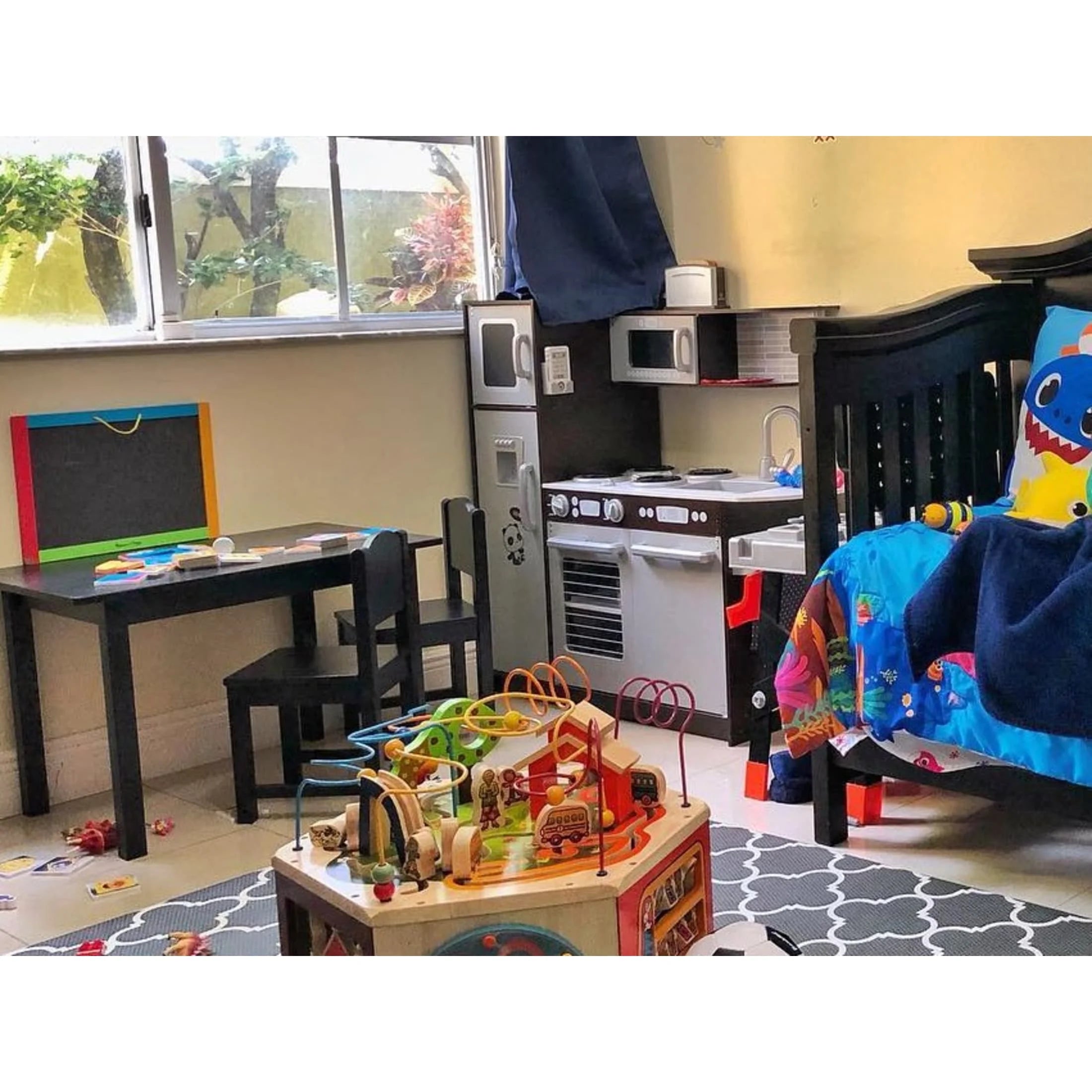Cocina de Juego KidKraft Uptown Espresso de Madera con 30 Piezas de Alimentos de Juguete