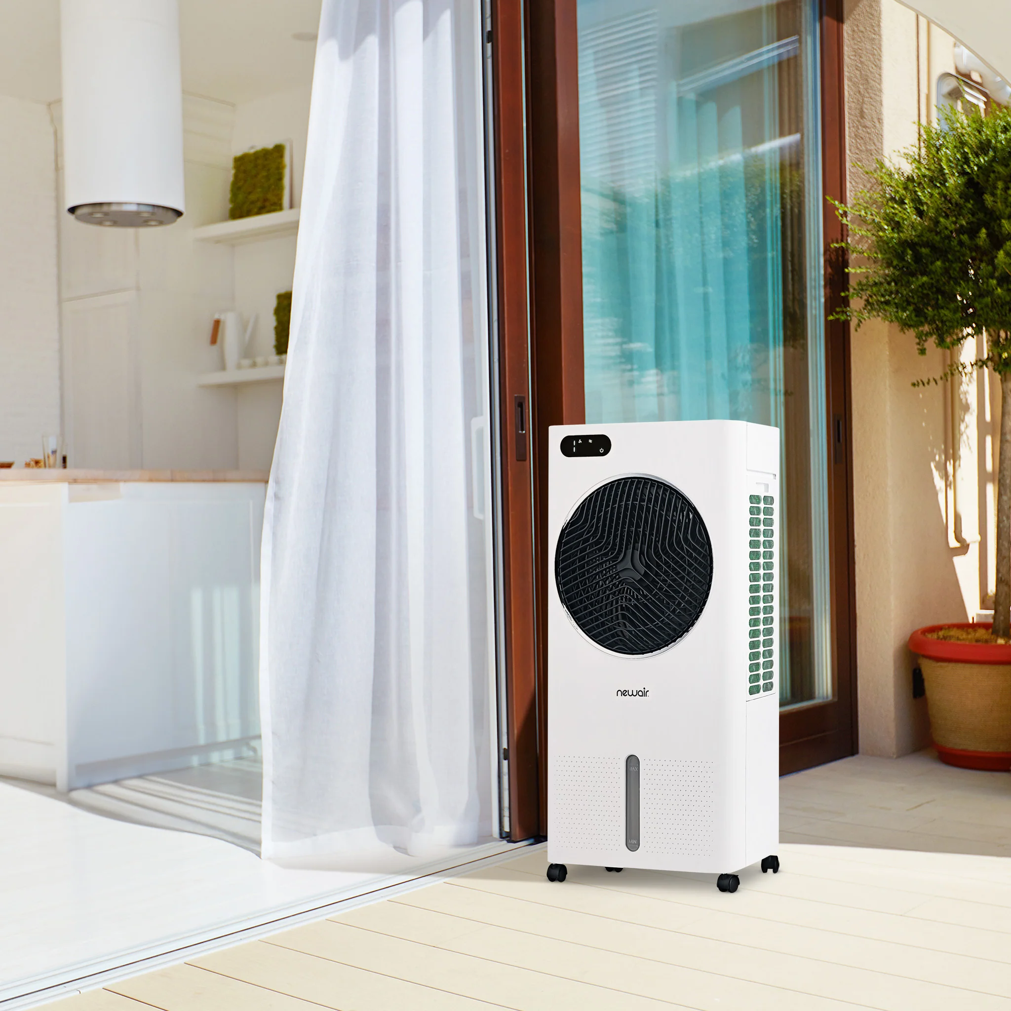 2025 Newair® Enfriador de Aire Evaporativo y Ventilador Portátil 1 600 CFM con Placa de Enfriamiento tipo Panal – Blanco