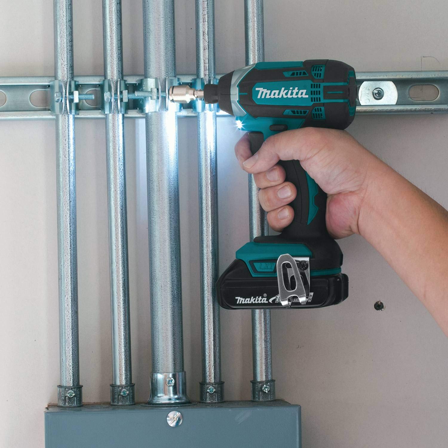2025 Makita CT225SYX Kit Combo Inalámbrico Compacto de 2 Piezas 18V LXT® con Batería de Ión-Litio (1.5Ah)