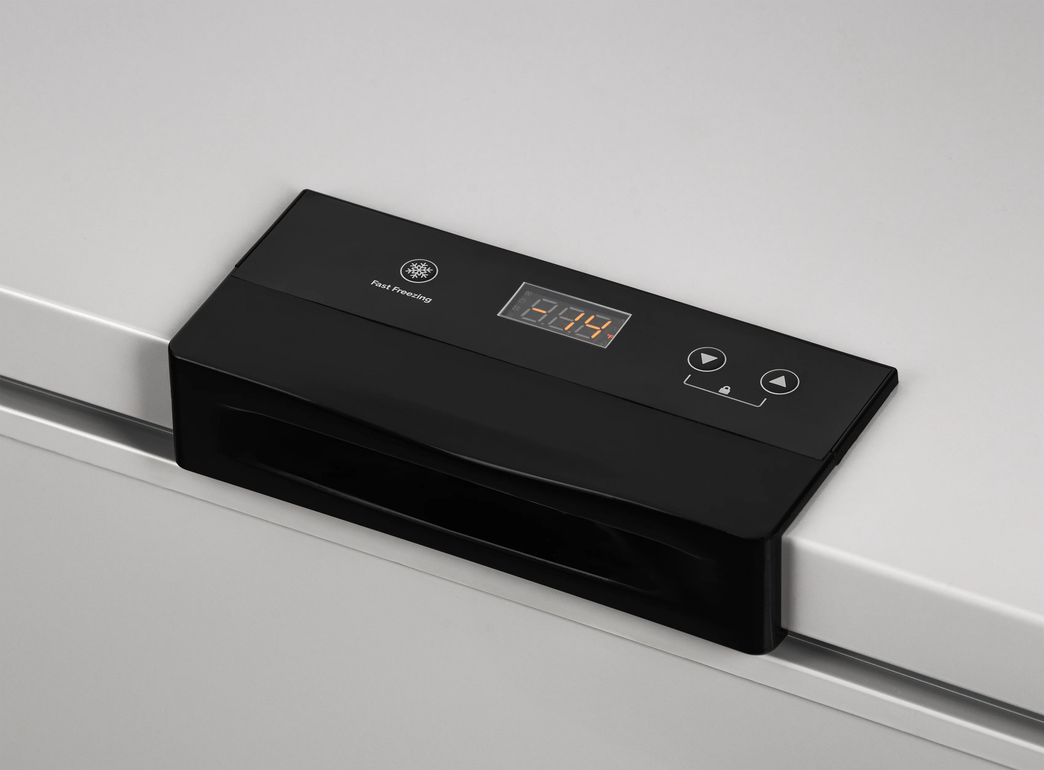 2025 Congelador tipo baúl compacto Newair®, 6.7 pies cúbicos – Gris fresco