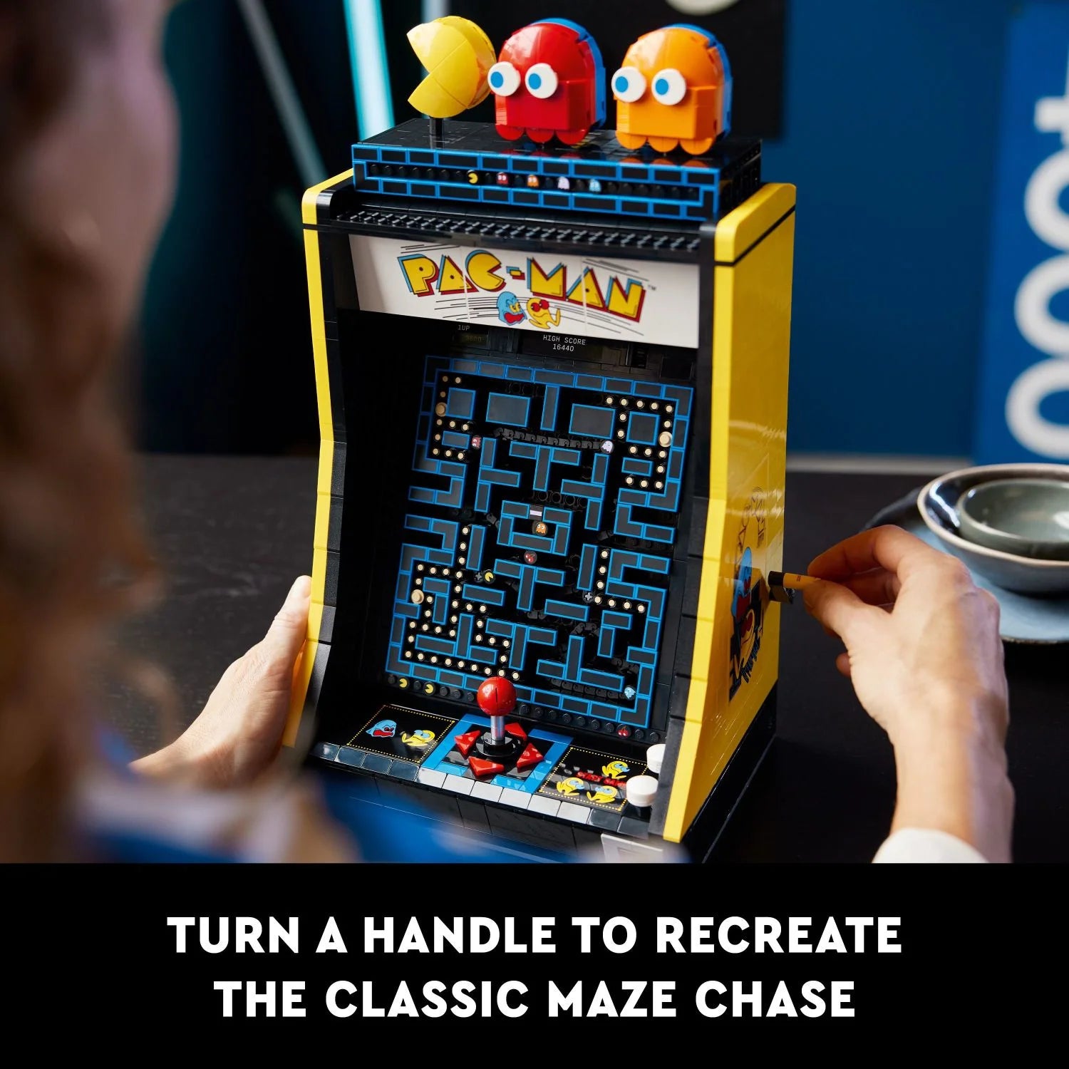LEGO Icons Arcade PAC-MAN 10323 – Set de Construcción para Adultos, Replica de un Clásico Videojuego, Regalo Nostálgico para Fans de Juegos Retro y Decoración Vintage, Incluye Figuras de PAC-MAN, BLINKY y CLYDE