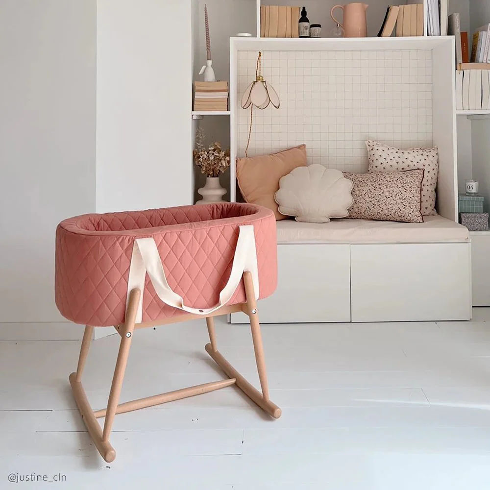 2025 Cesta para bebé KUKO Charlie Crane – Portátil con asas | Opción soporte de madera natural como cuna | Algodón orgánico y espuma de alta calidad | Para recién nacidos hasta que puedan sentarse o gatear | Sin soporte ni accesorios