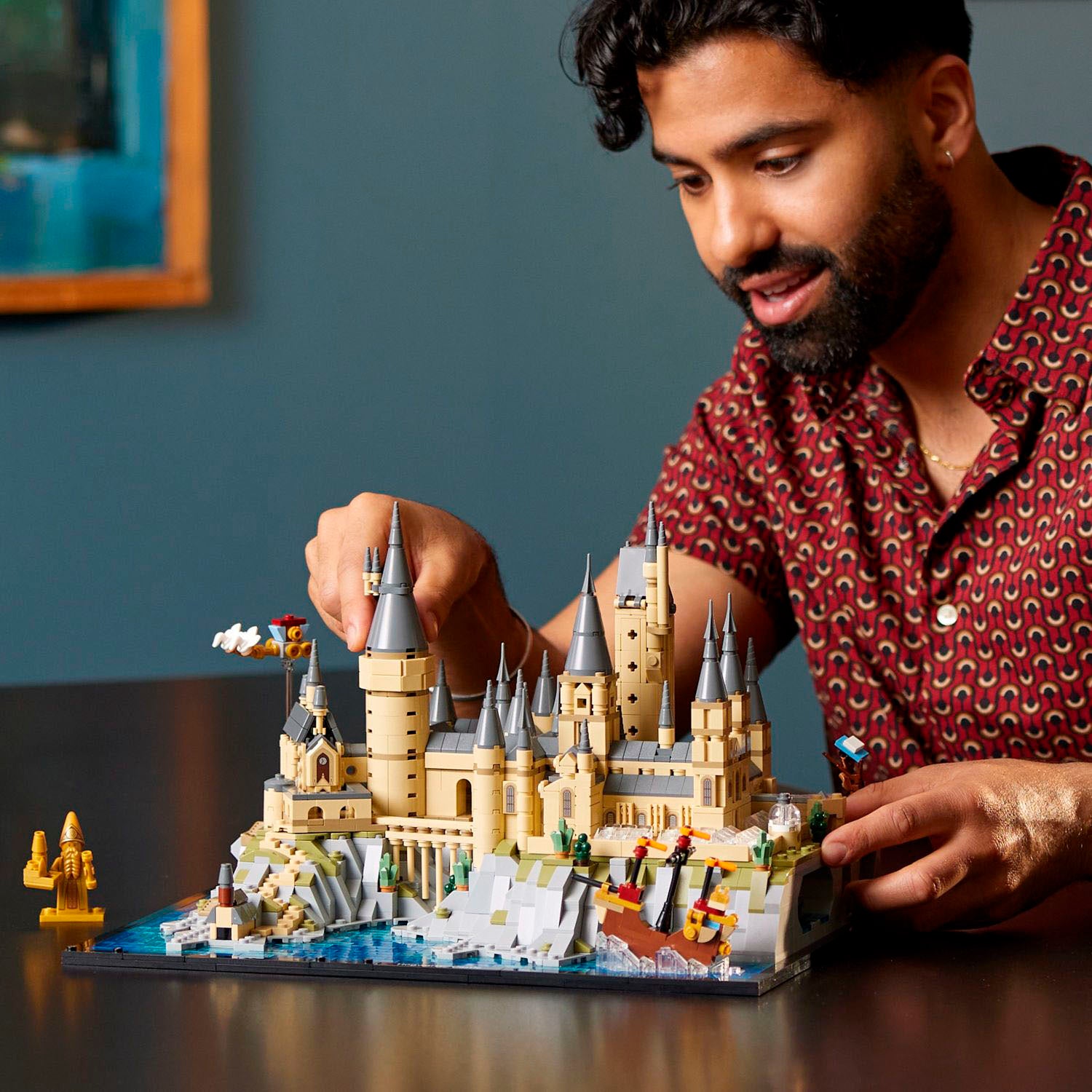 LEGO – Harry Potter Castillo de Hogwarts y Terrenos Set de Construcción Mágica 76419