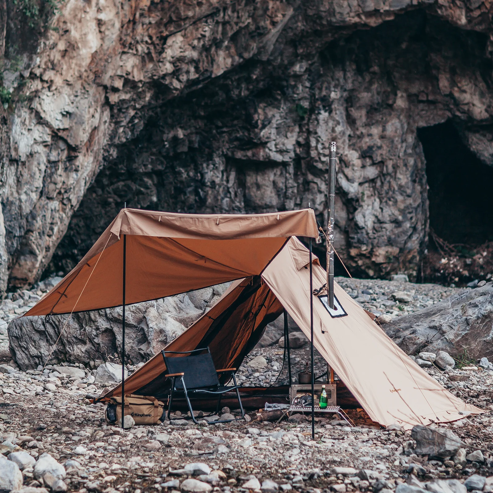 2025 KingCamp Torino 2 – Tienda espaciosa para 1-2 personas con estructura simple de un solo mástil, salida para chimenea, resistente al invierno, repelente al agua y compacta