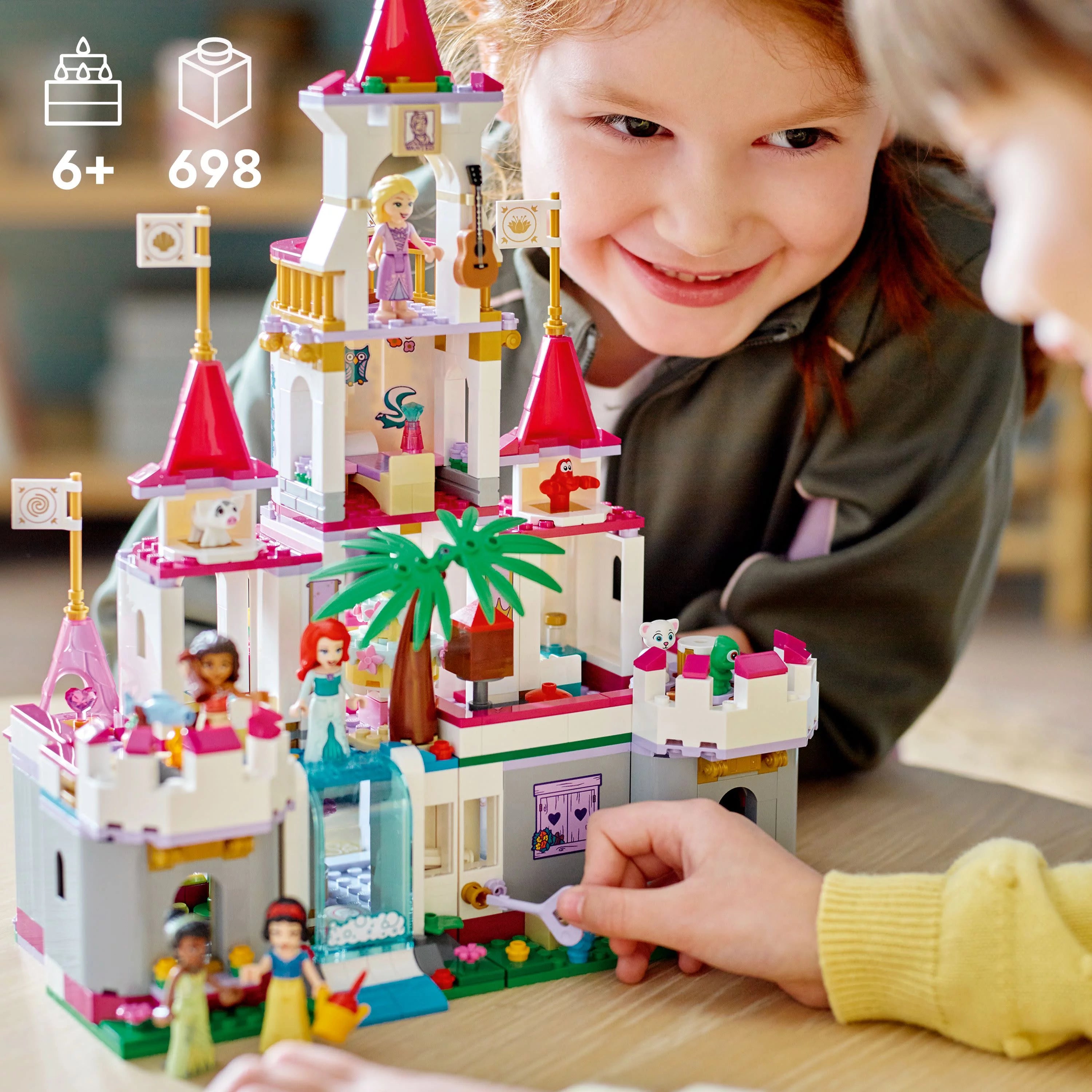 LEGO Disney Princess Castillo de Aventuras Definitivo, Juguete de Construcción del Castillo de Disney, Incluye 5 Mini Muñecas de Princesas Disney: Ariel, Rapunzel y Blancanieves, Regalo de Disney para Niños y Niñas, 43205