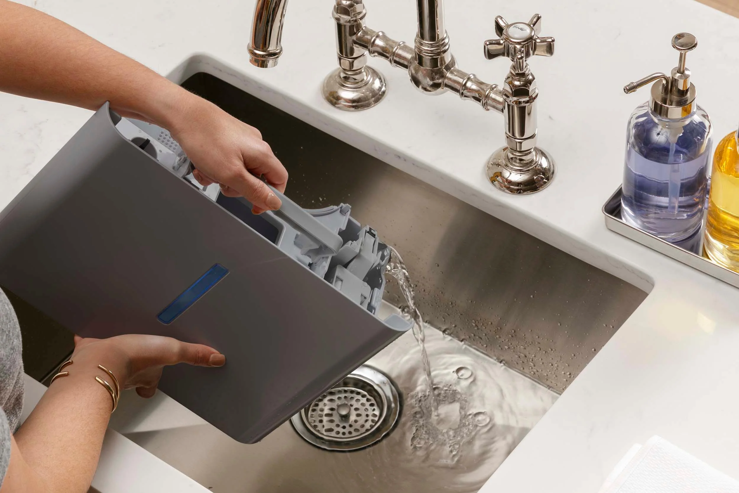 2025 Deshumidificador Portátil Inteligente GE Energy Star® de 50 Pintas con Función Smart Dry para Espacios Húmedos