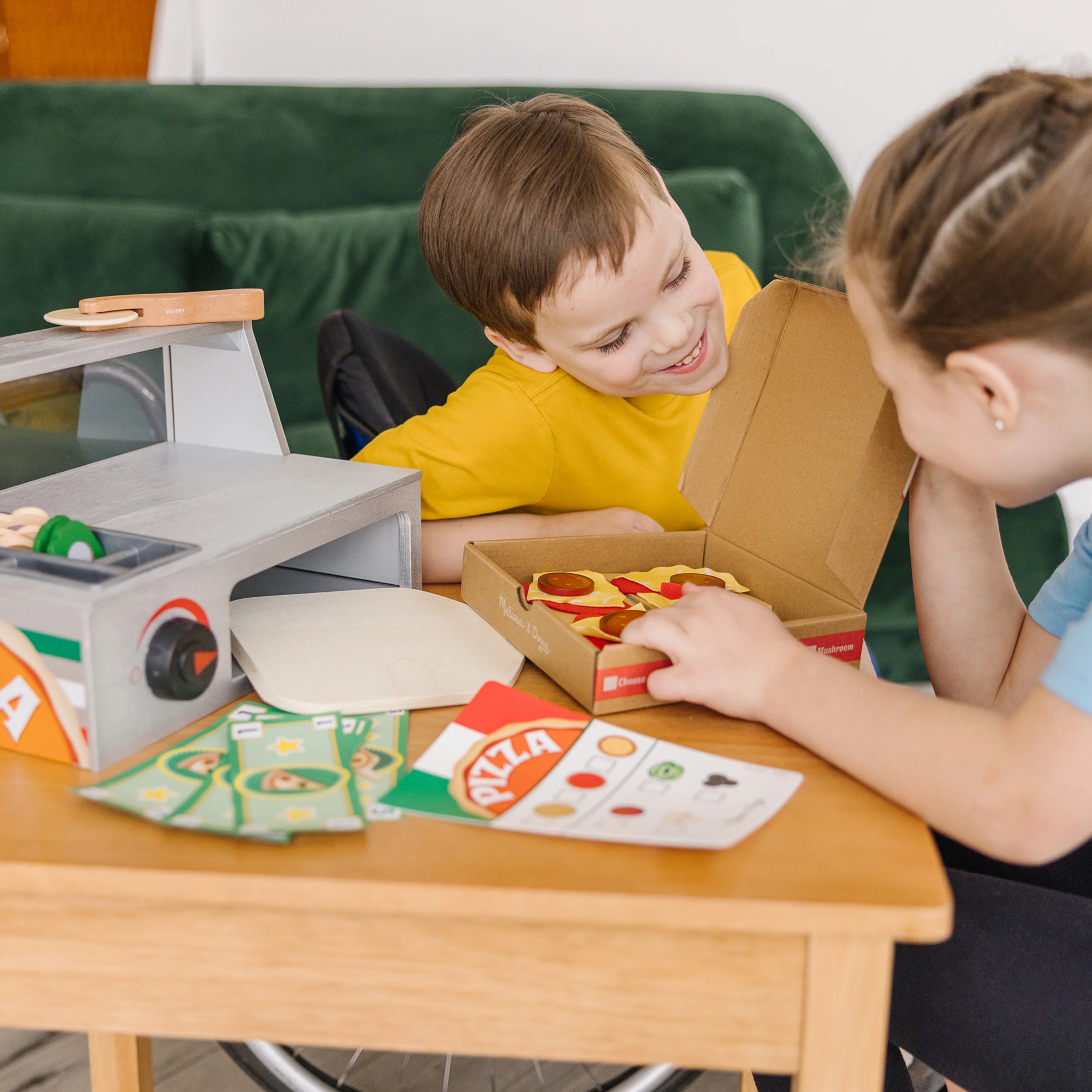 Melissa & Doug Mostrador de Pizza para Jugar Top & Bake de Madera (41 Piezas) – Certificado FSC