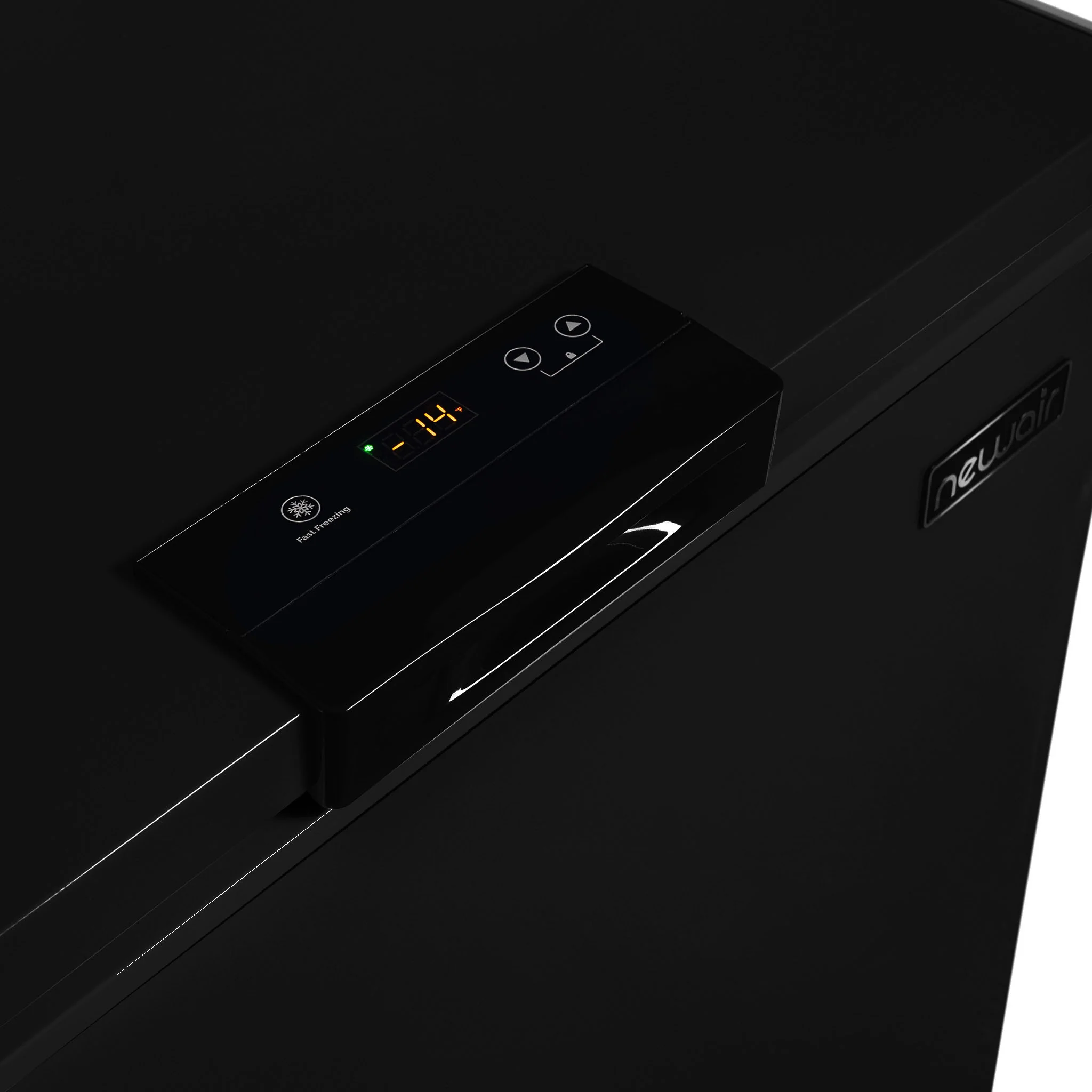 2025 Congelador Horizontal Mini-Profunfo Newair – 5 pies³ – Negro