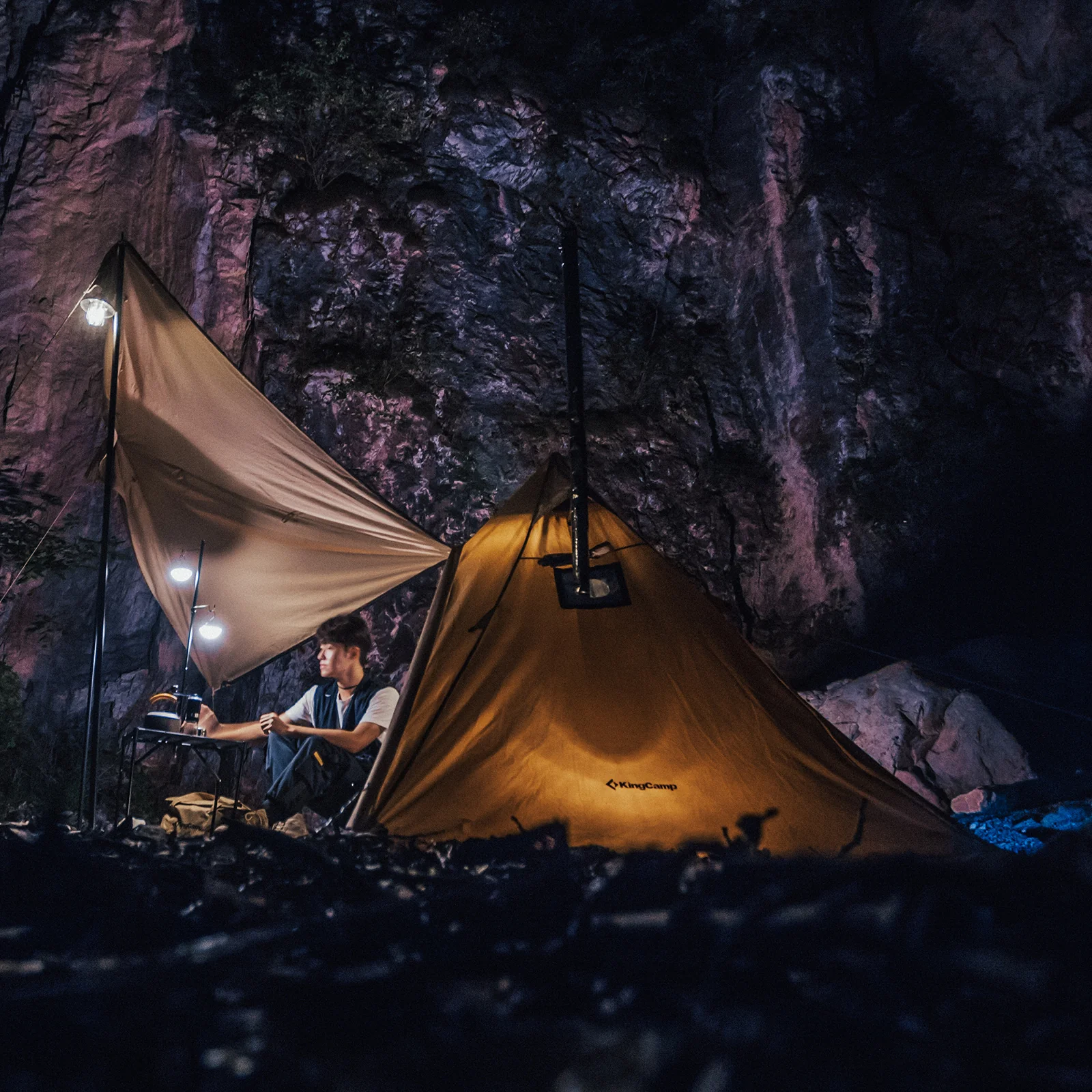 2025 KingCamp Torino 2 – Tienda espaciosa para 1-2 personas con estructura simple de un solo mástil, salida para chimenea, resistente al invierno, repelente al agua y compacta